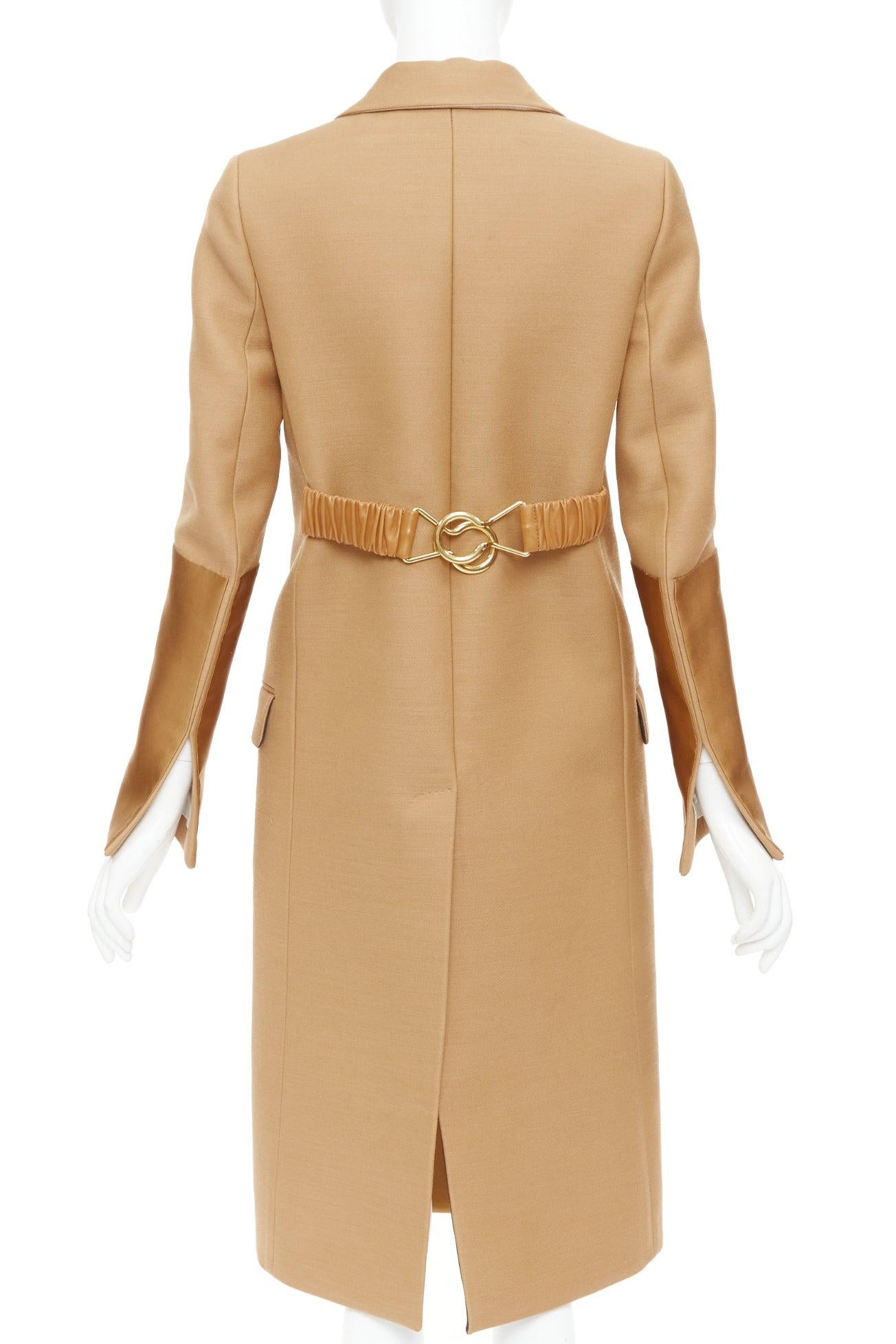 Bottega Veneta 2019 Runway cammello marrone satinato con cintura in pelle IT38 XS in vendita 1