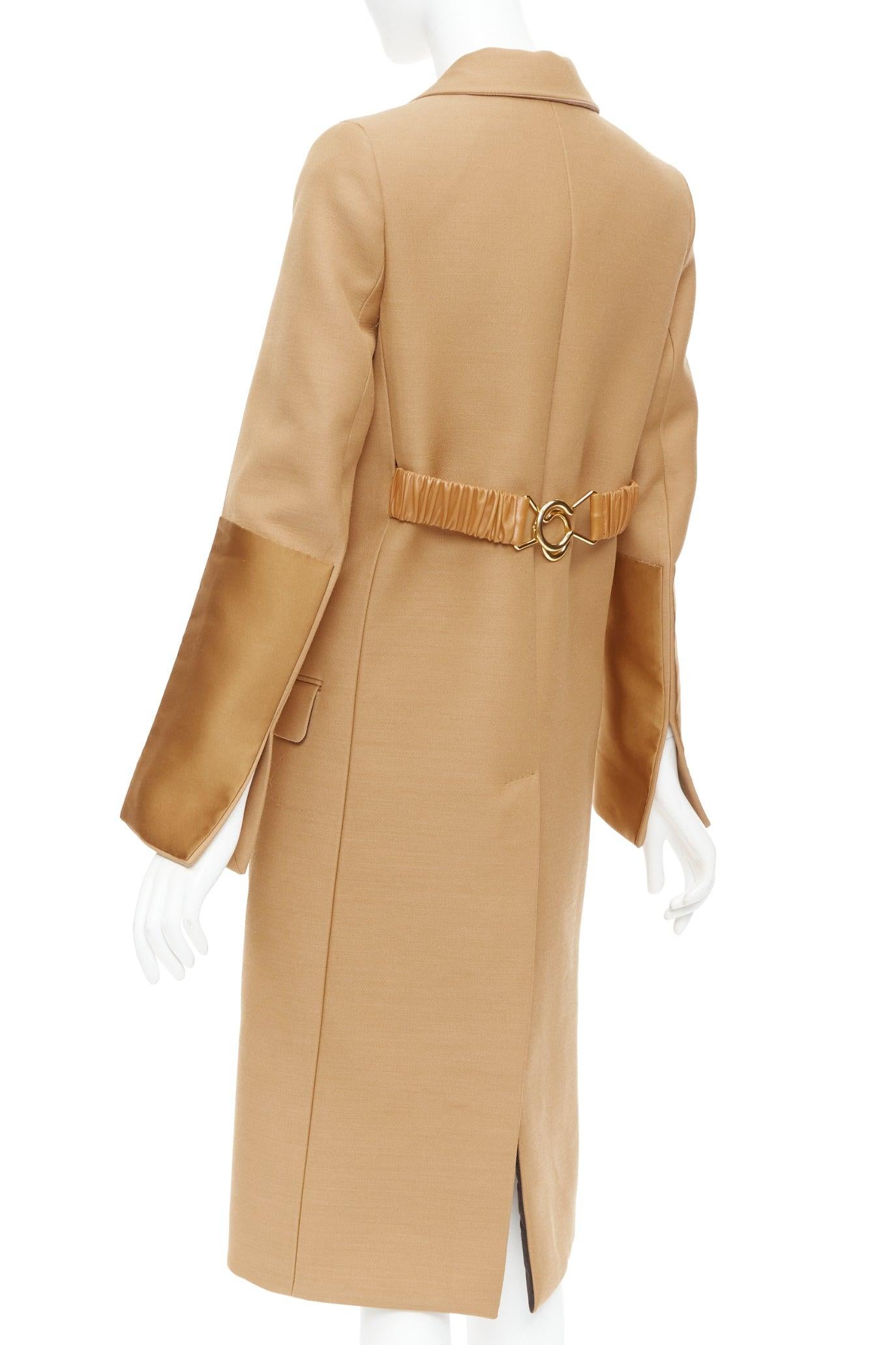 Bottega Veneta 2019 Runway cammello marrone satinato con cintura in pelle IT38 XS in vendita 2