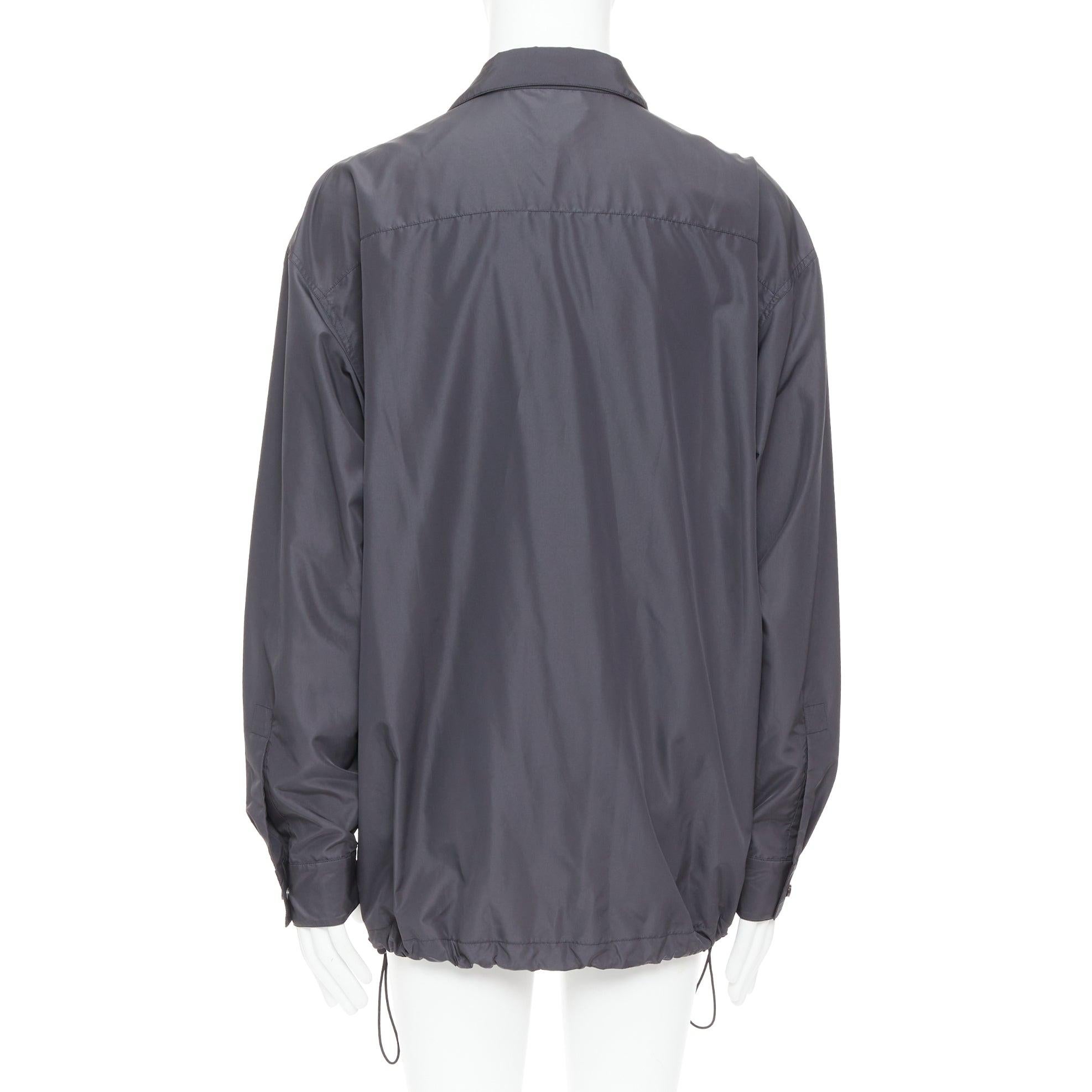 BOTTEGA VENETA 2020 Dunkelgraue Anorak-Schalenjacke aus Nylon mit Knopfleiste IT50 L im Angebot 1