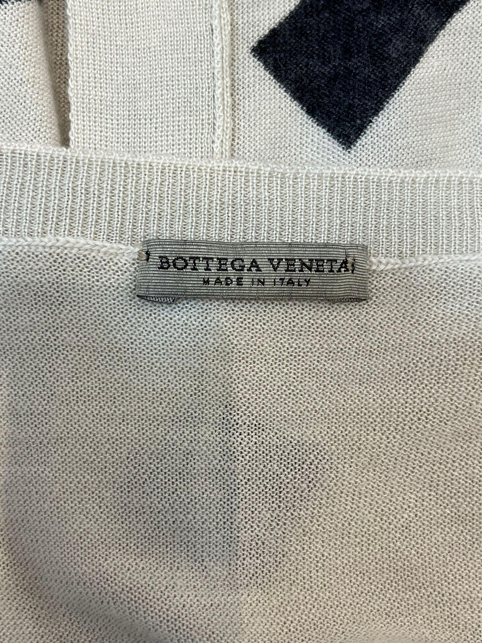 Bottega Veneta 3D Layered Silk & Cashmere Printed Top & Cardigan Set For Sale 2