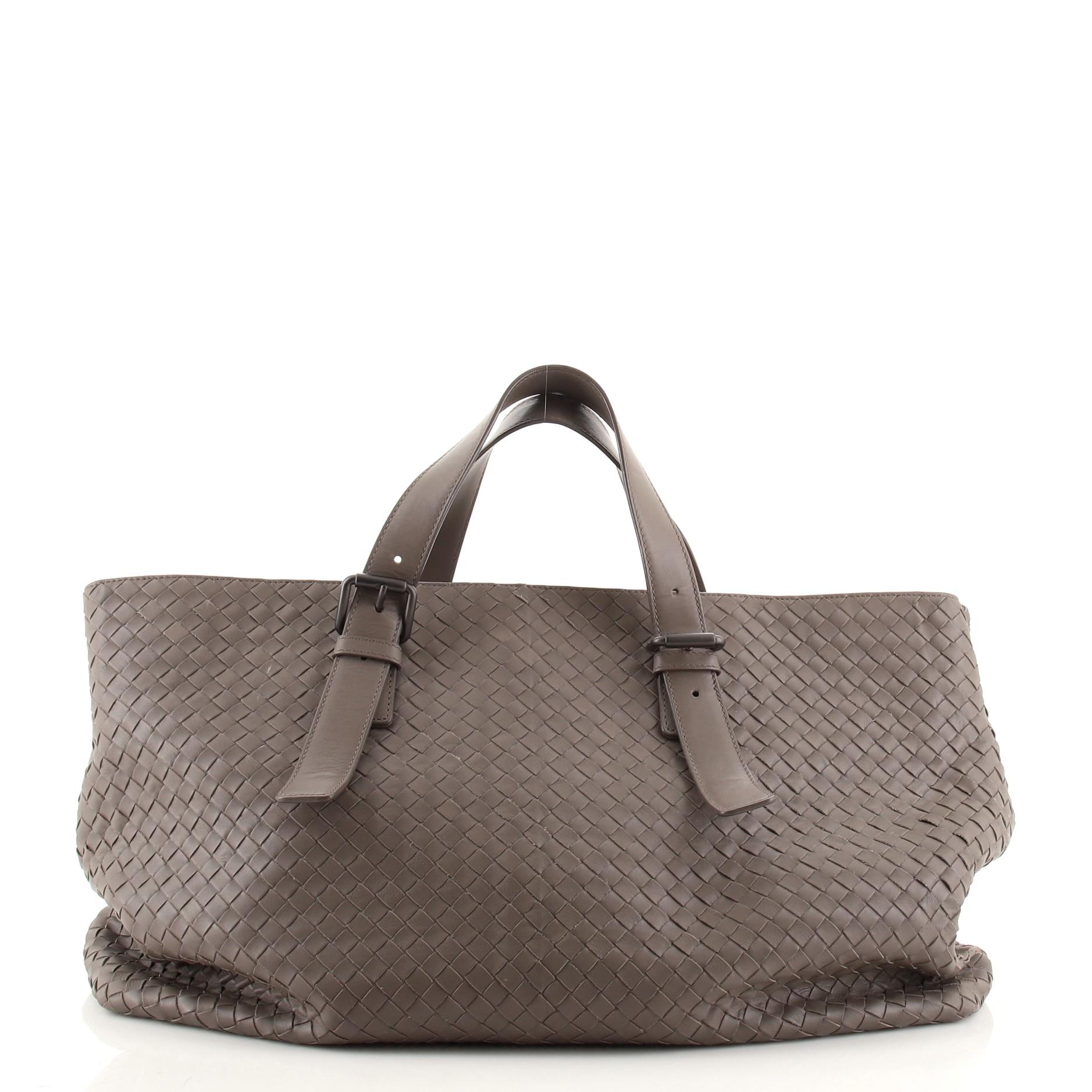 A-förmige Tragetasche Intrecciato Nappa XL von Bottega Veneta (Grau)