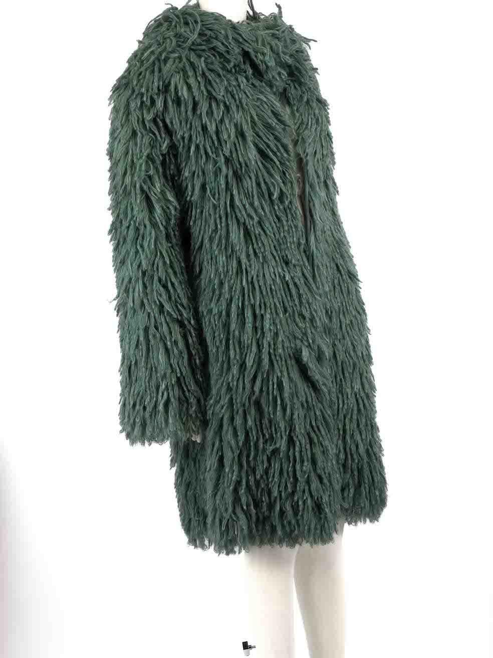 CONDITION is Very good. Hardly any visible wear to coat is evident on this used Bottega Veneta designer resale item.
 
 
 
 Details
 
 
 A/W 2018
 
 Green
 
 Wool
 
 Coat
 
 Looped wool texture
 
 Oversized fit
 
 Open front
 
 
 
 
 
 Made in