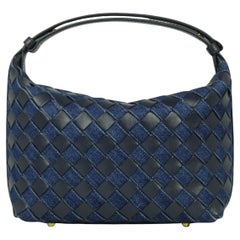 Bottega Veneta Abyss/Indigo Intrecciato Mini-Wandtasche aus Denim und Leder