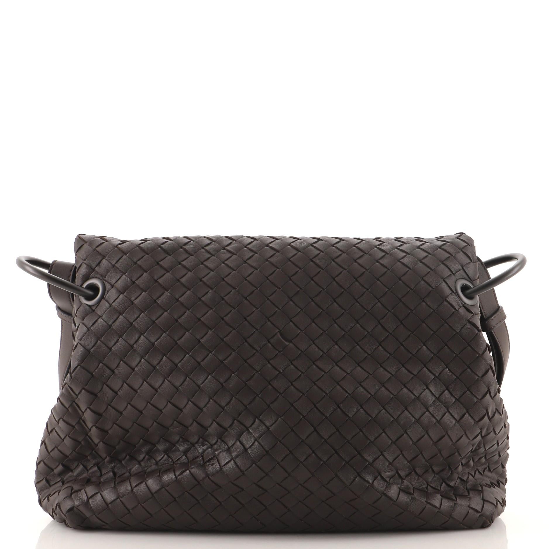 Verstellbare Umhängetasche Intrecciato Nappa mit Klappe von Bottega Veneta Medium im Zustand „Gut“ in NY, NY