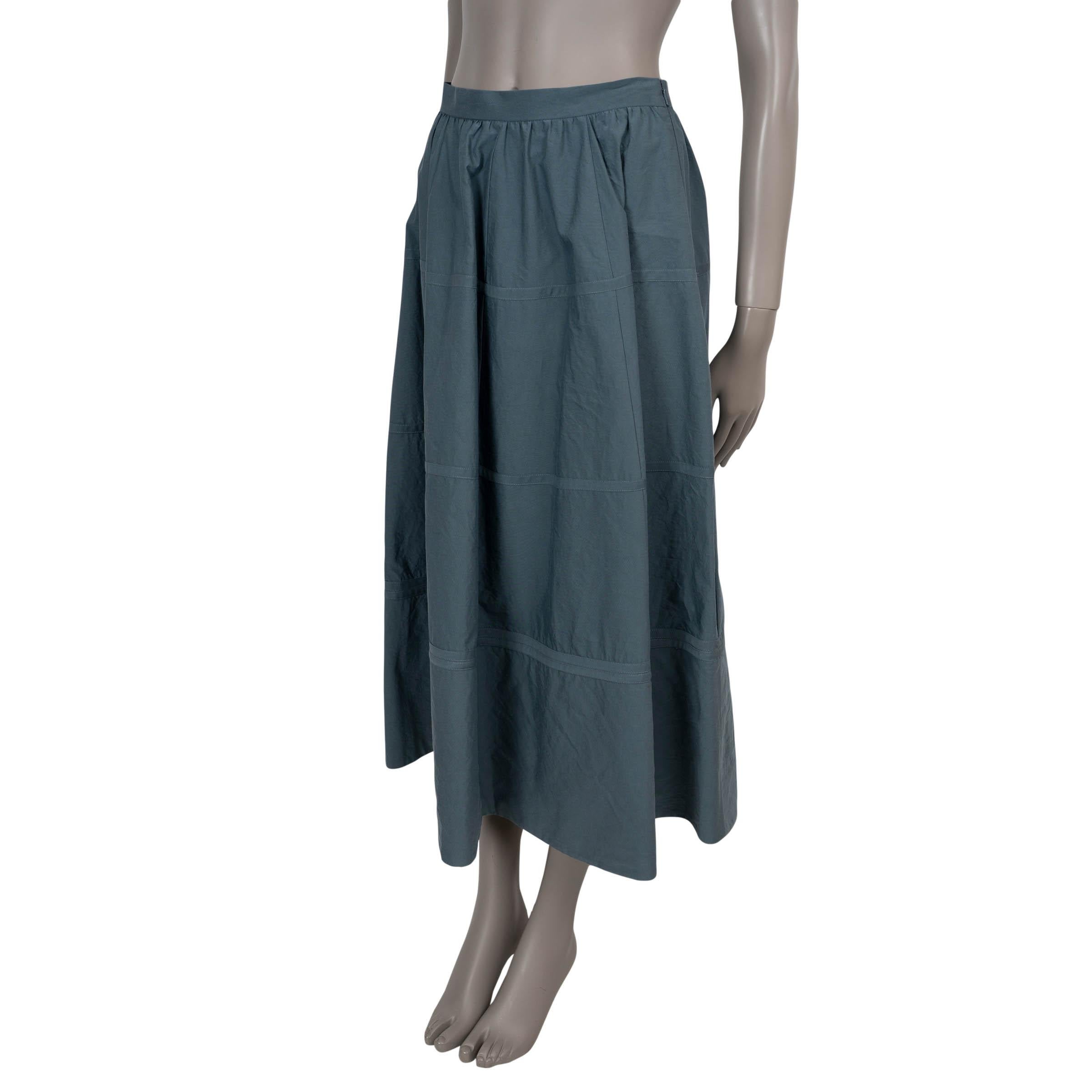 Falda 100% auténtica Bottega Veneta de algodón azul fuerza (83%) y seda (17%). Diseñado en una voluminosa silueta de línea A con elegante longitud midi y dos bolsillos laterales, presenta ribetes de paneles horizontales suavemente estructurados que