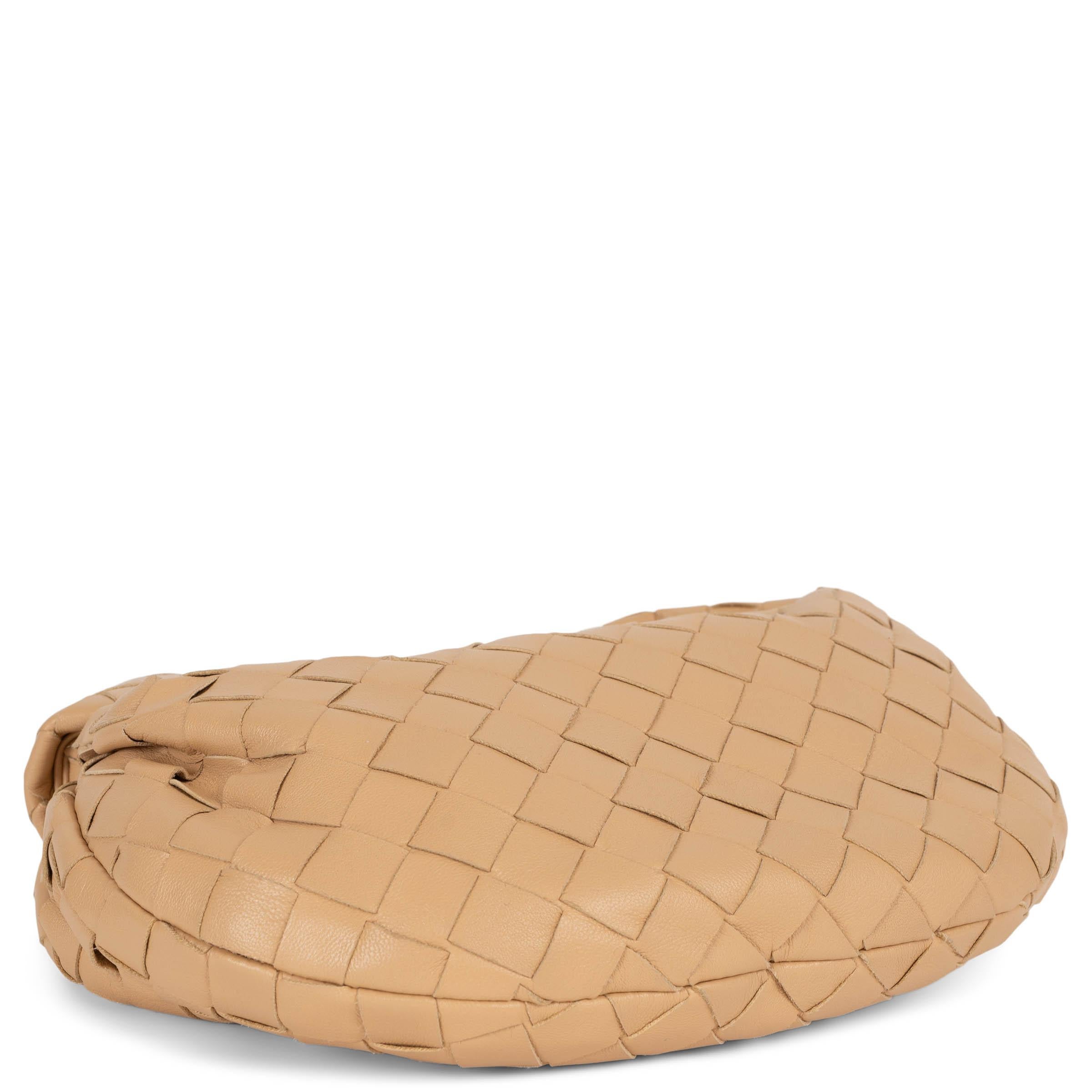 BOTTEGA VENETA Almond beige Intrecciato leather MINI JODIE Bag Excellent état - En vente à Zürich, CH