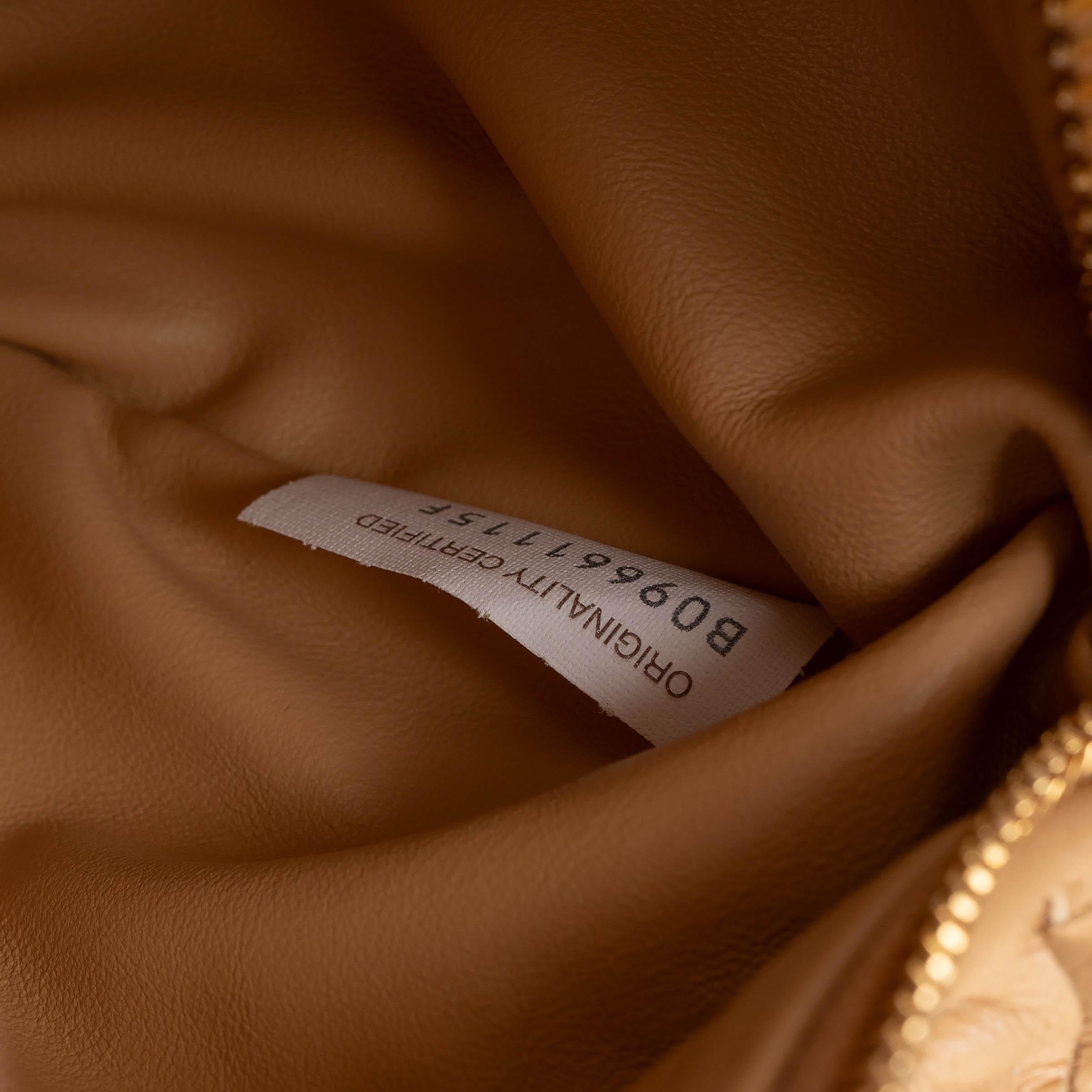 BOTTEGA VENETA Almond beige Intrecciato leather MINI JODIE Bag en vente 3