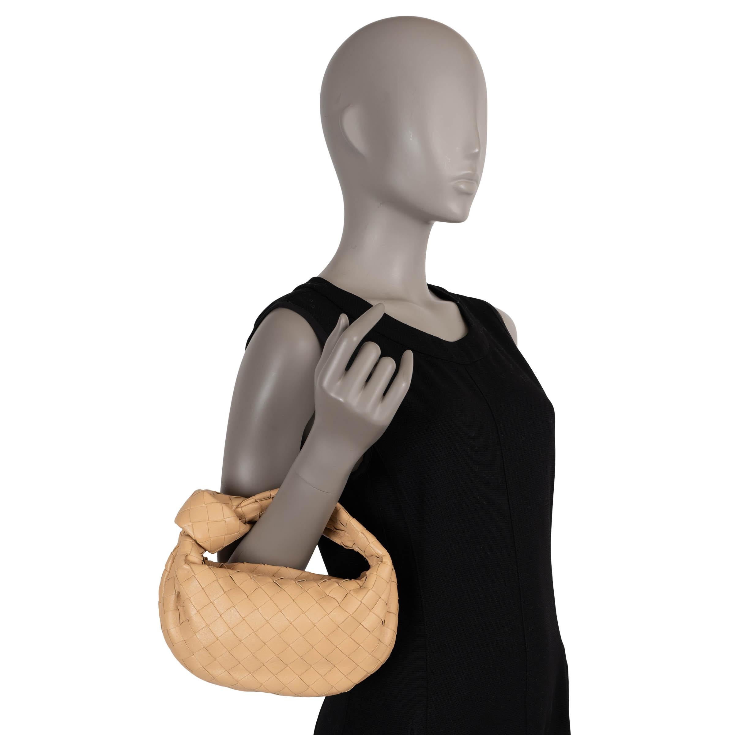 BOTTEGA VENETA Almond beige Intrecciato leather MINI JODIE Bag en vente 4
