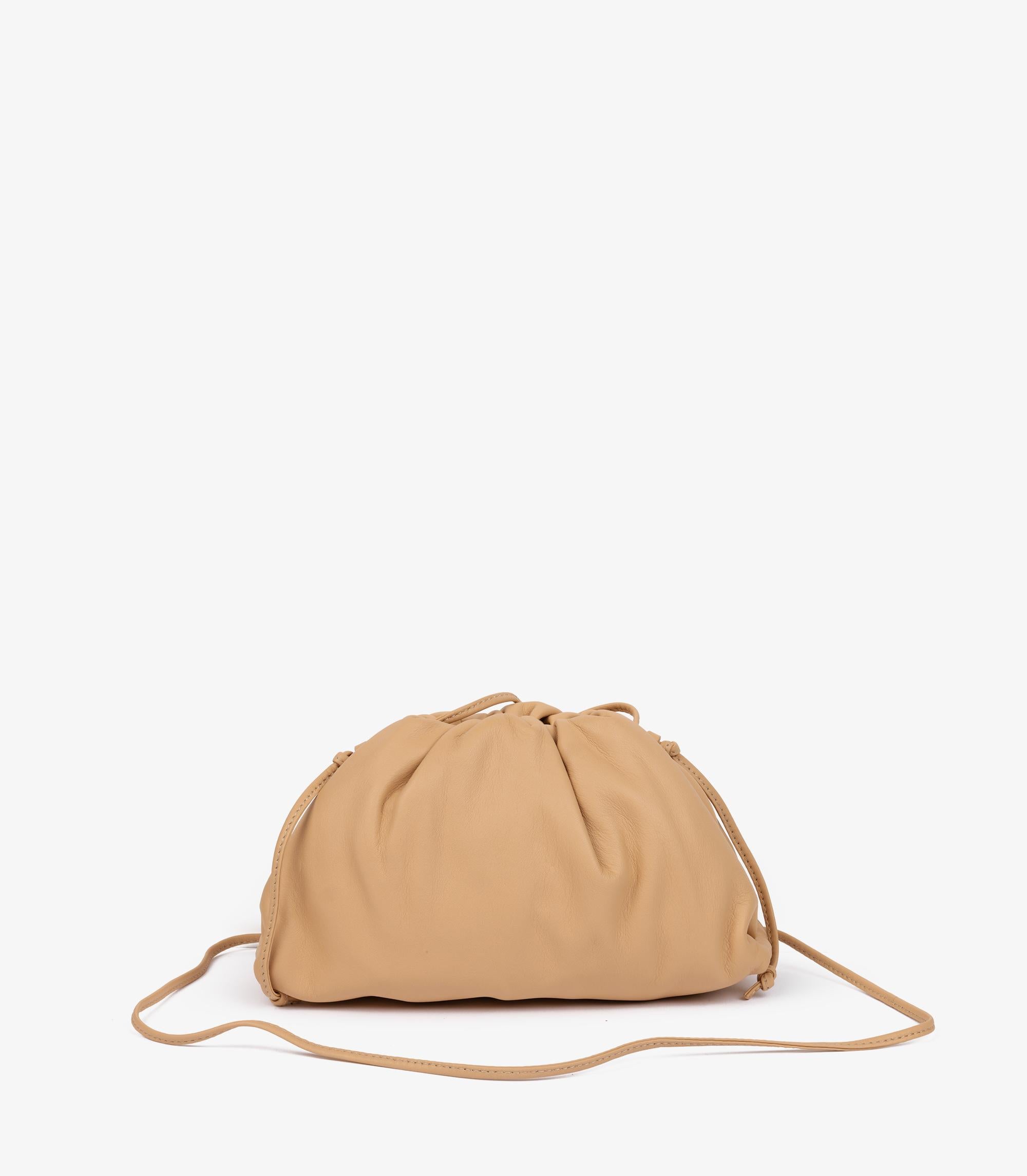 Bottega Veneta Mini The Pouch in pelle di vitello mandorla in vendita 6
