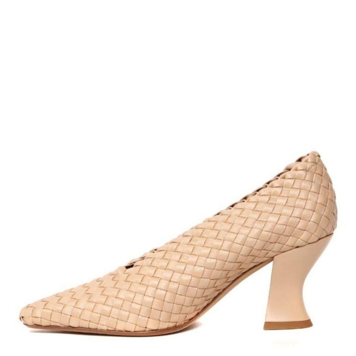 Bottega Almond Leather Pumps IT38 For Sale at 1stDibs