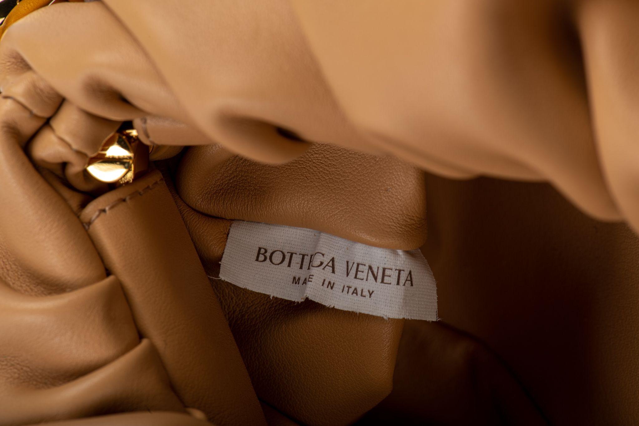 Pochette pour adolescents Bottega Veneta Almond en vente 7