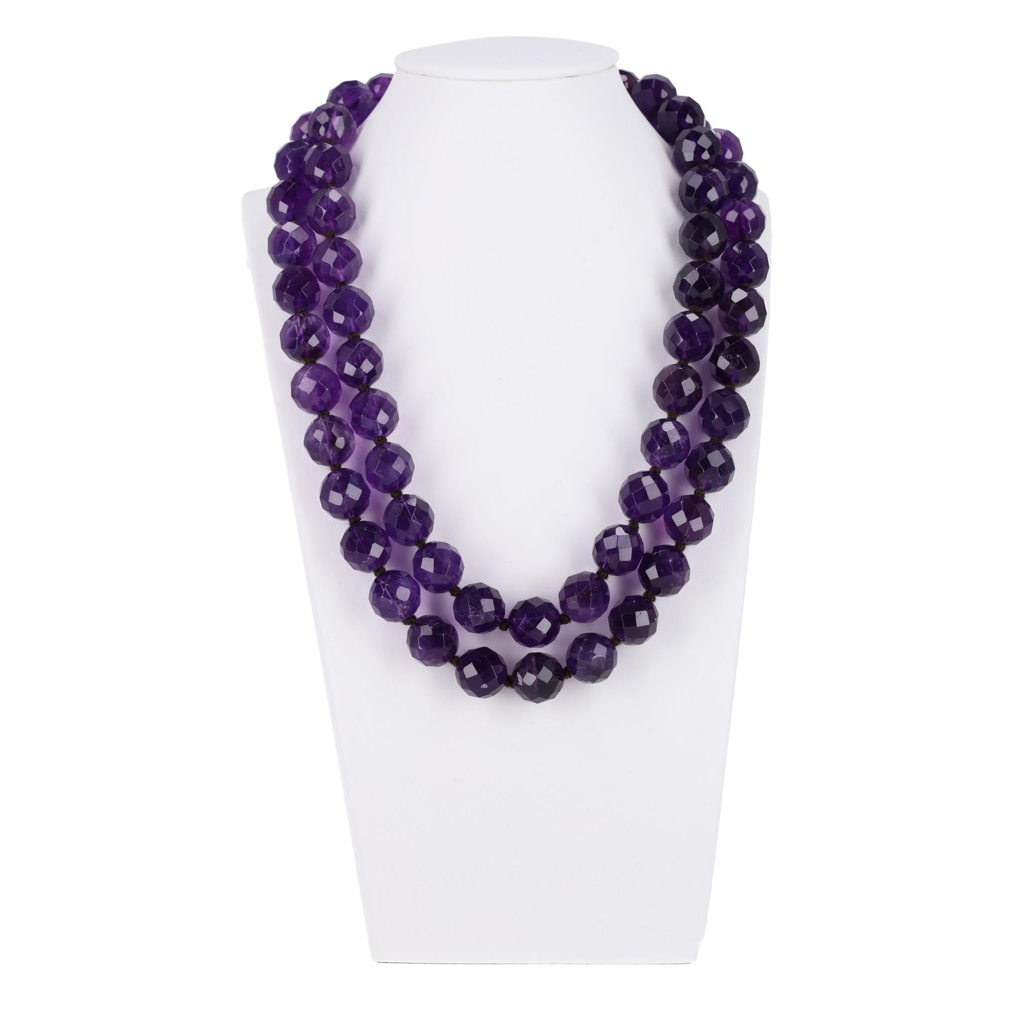 Bottega Veneta Amethyst Perlenkette & passende Ohrringe Set im Angebot 2