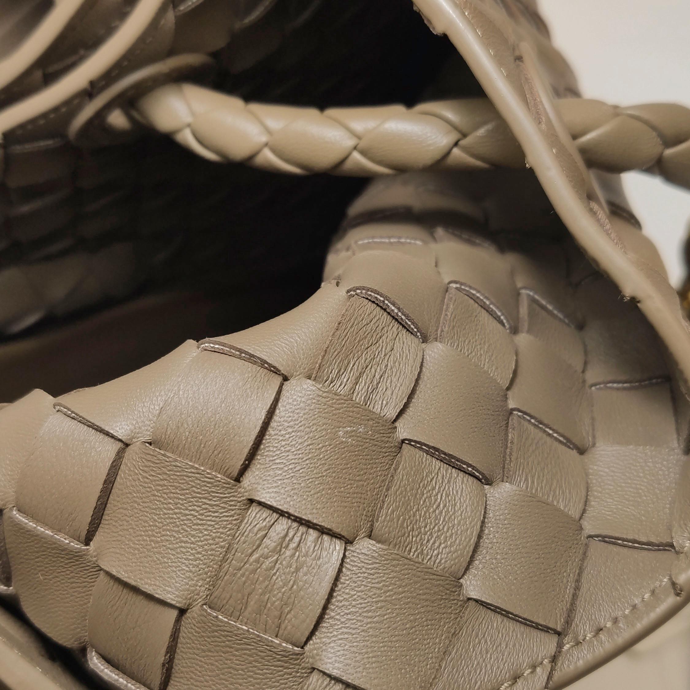 Bottega Veneta Andiamo Andiamo Chocolate Brown Handbag en vente 5