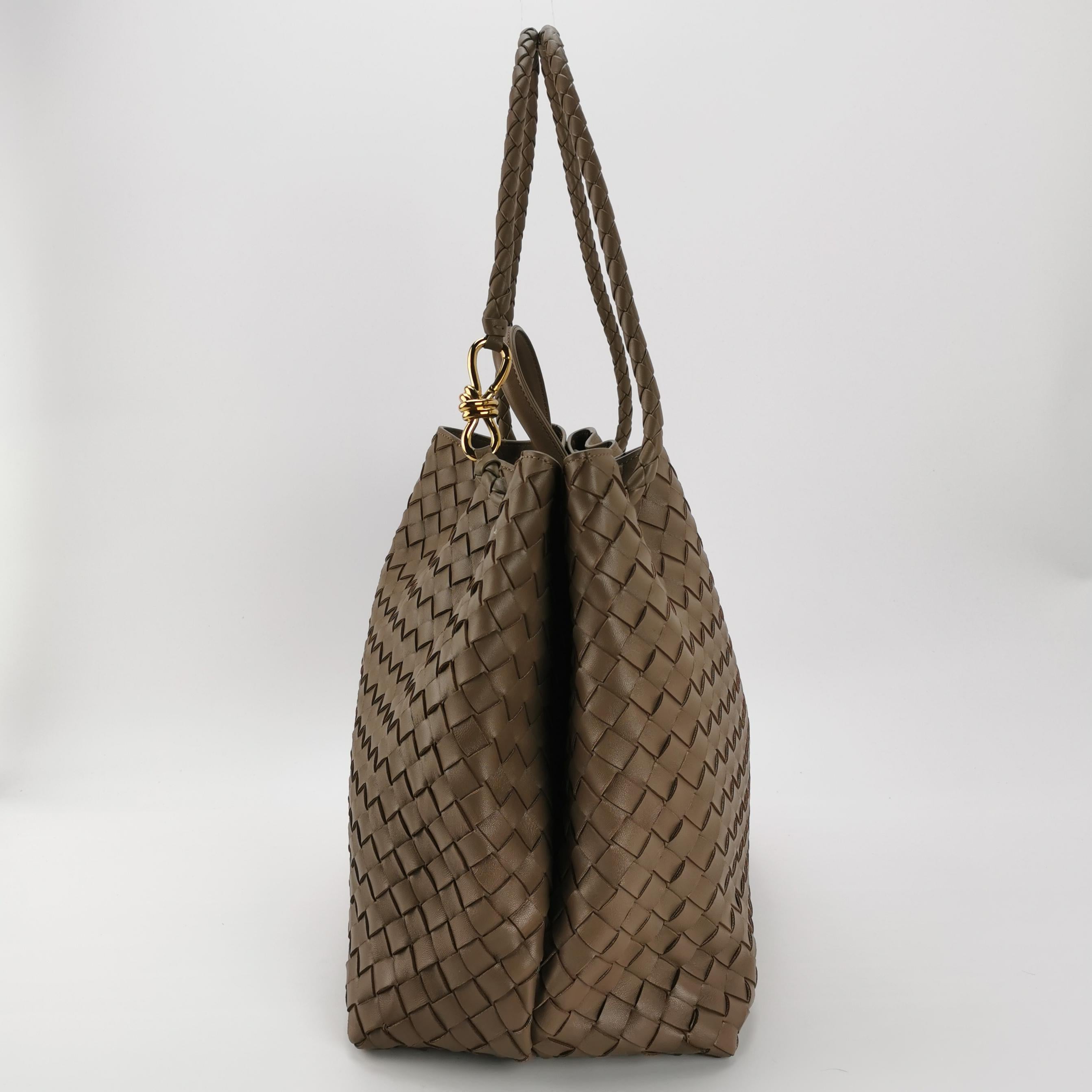 Marron Bottega Veneta Andiamo Andiamo Chocolate Brown Handbag en vente