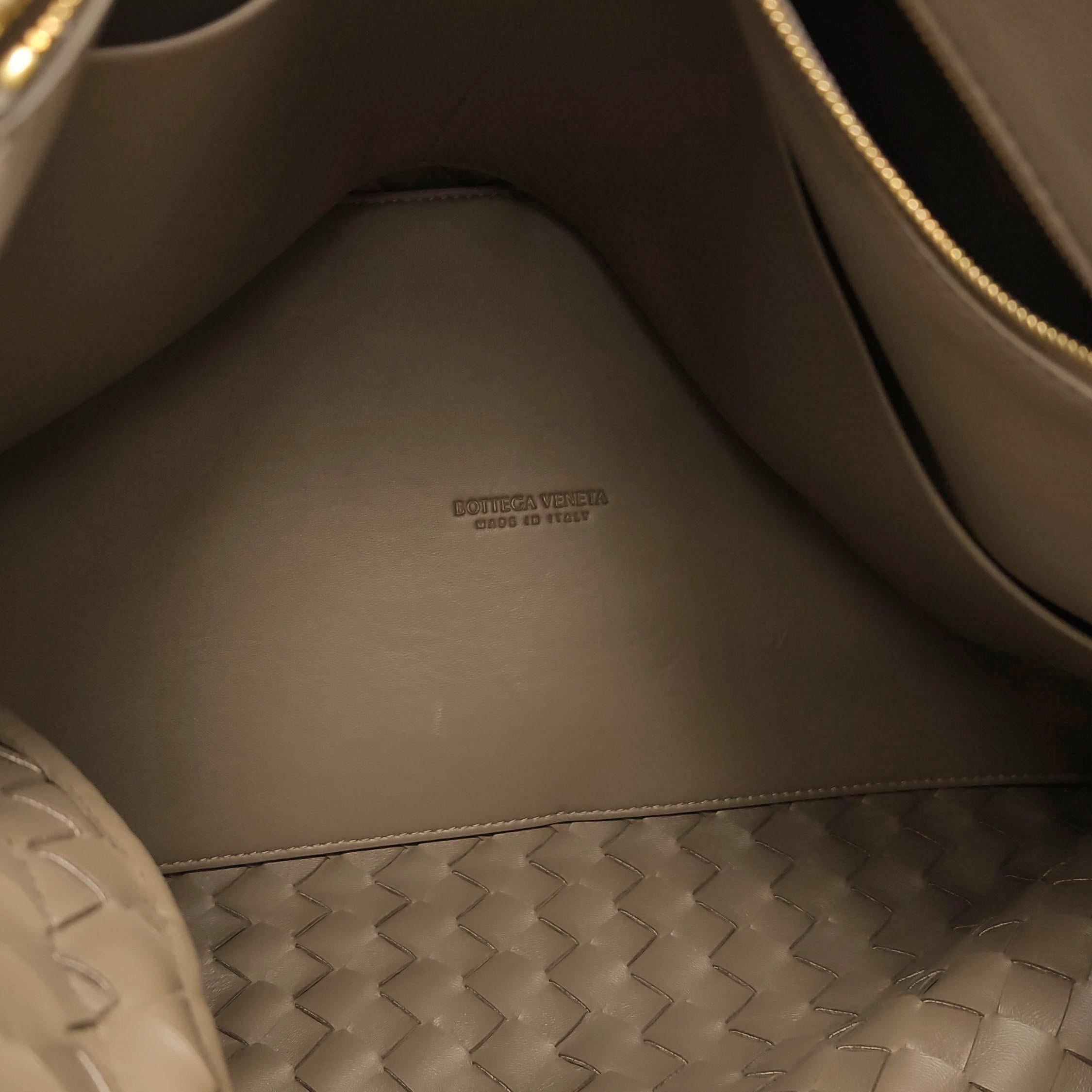 Bottega Veneta Andiamo Andiamo Chocolate Brown Handbag en vente 3