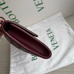 Bottega Veneta Andiamo Clutch Small Burgundy Handbag
