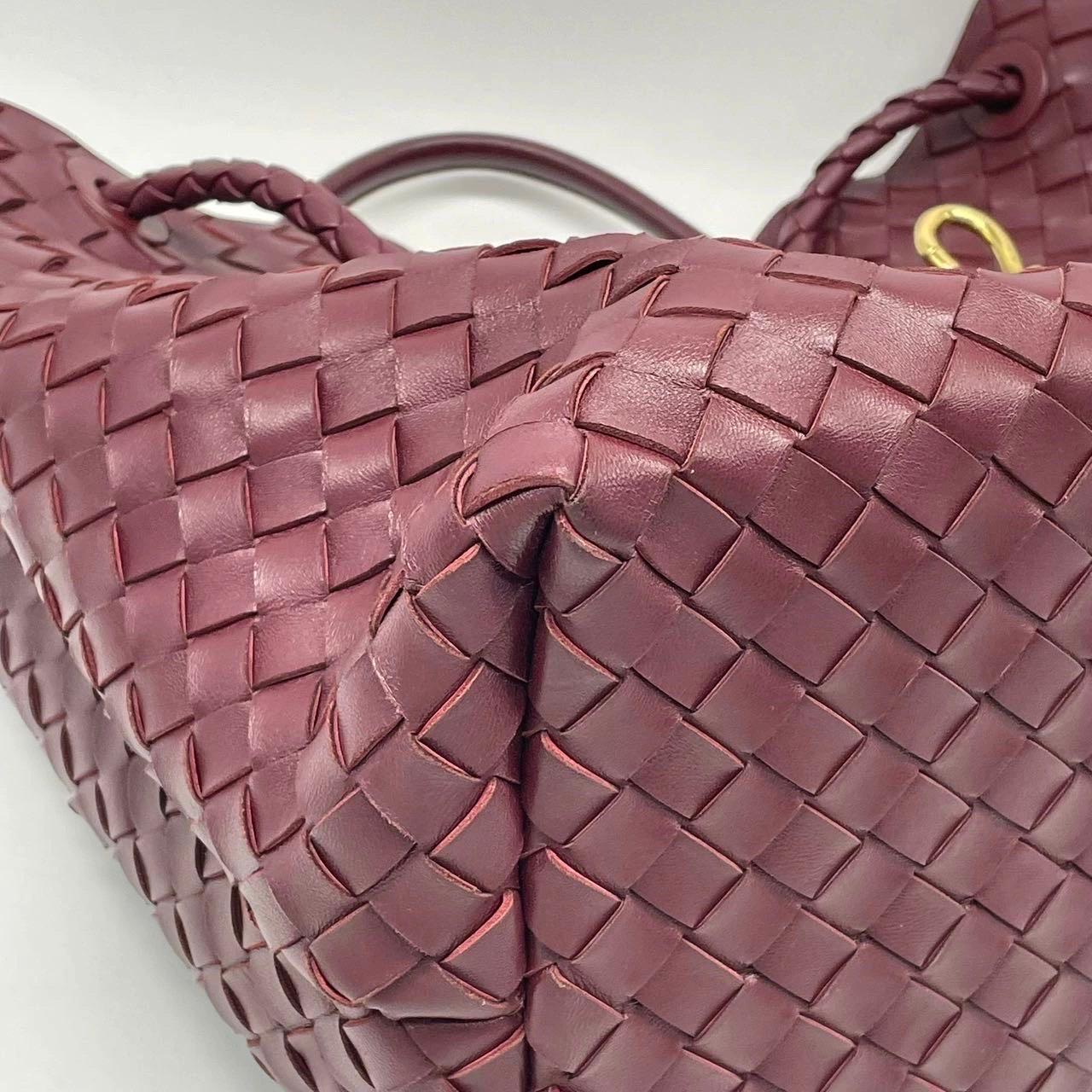 Bottega Veneta Andiamo Large Burgundy Handbag en vente 10