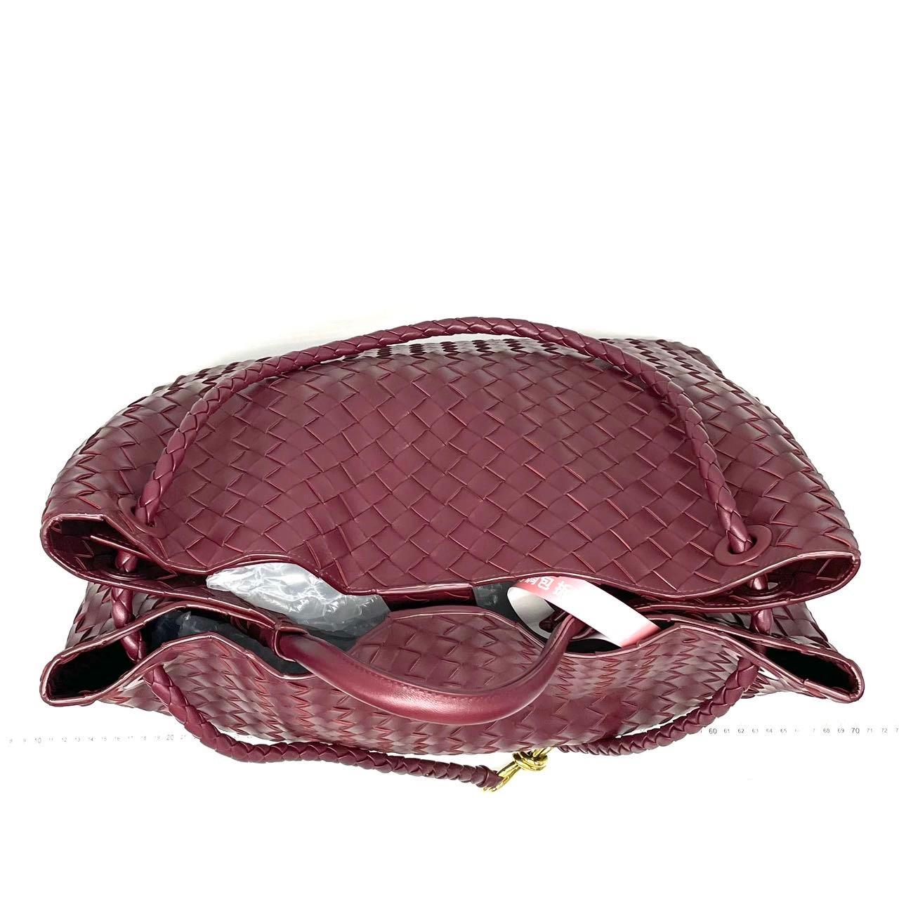 Bottega Veneta Andiamo Large Burgundy Handbag Pour femmes en vente