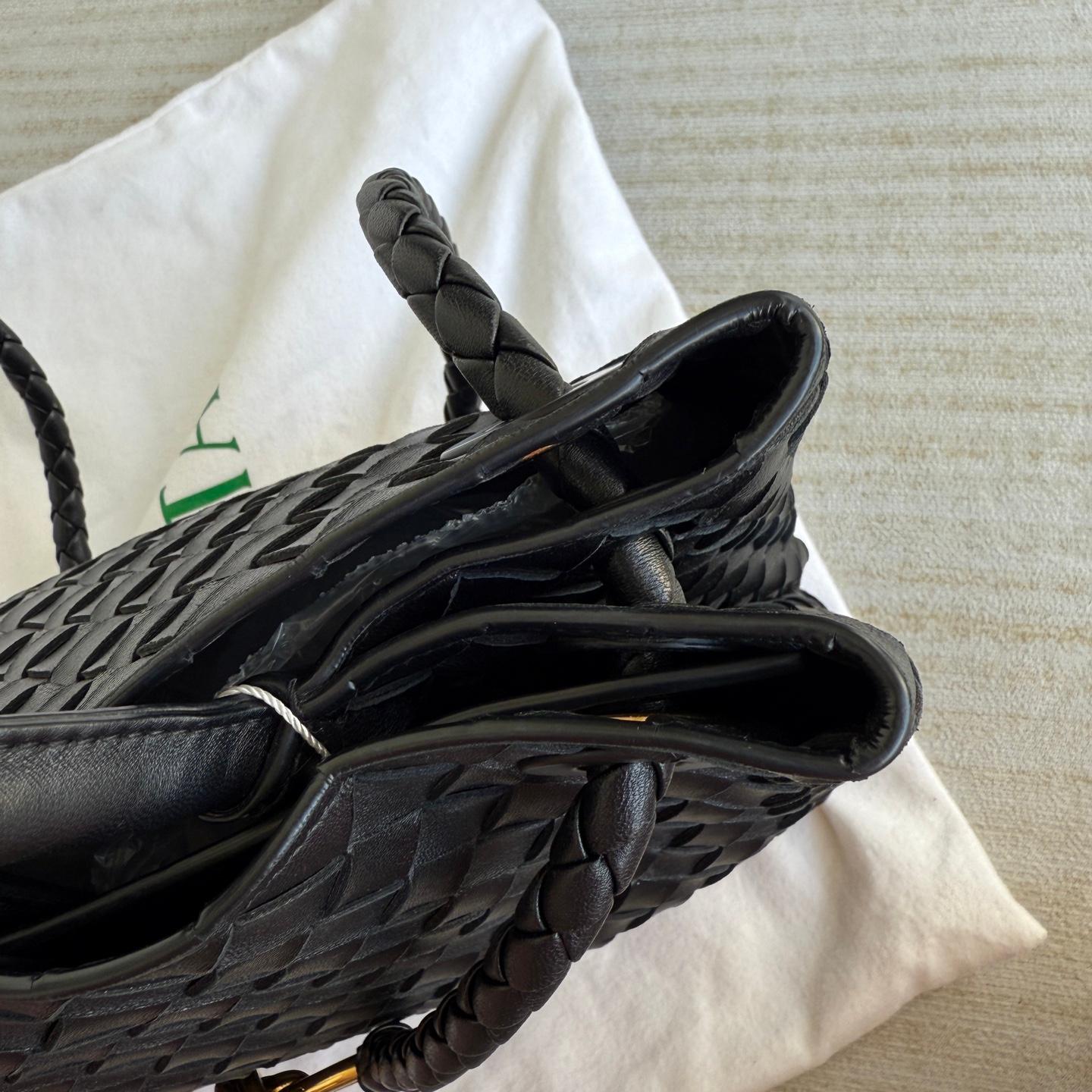 Bottega Veneta Andiamo Medium Schwarz Intrecciato Lederhandtasche im Angebot 6