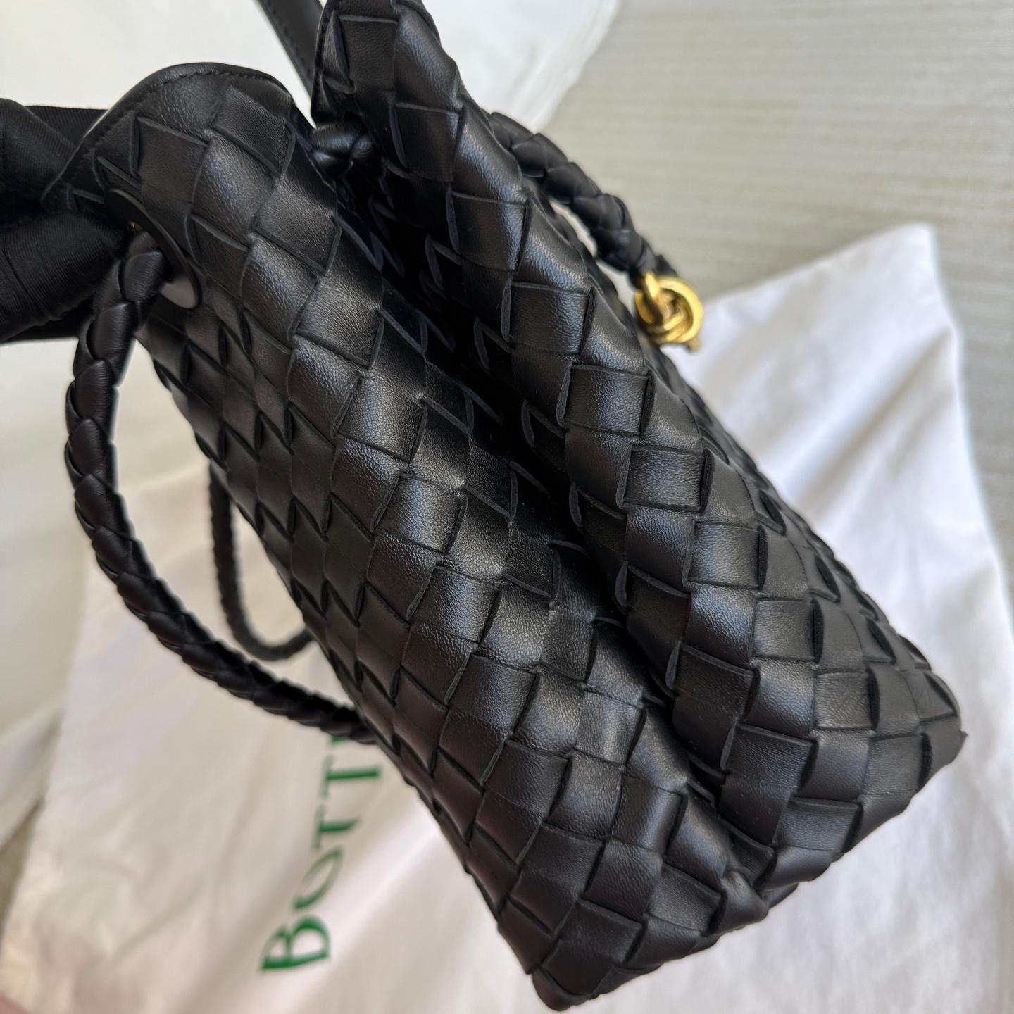 Bottega Veneta Andiamo Medium Schwarz Intrecciato Lederhandtasche im Zustand „Hervorragend“ im Angebot in AUBERVILLIERS, FR