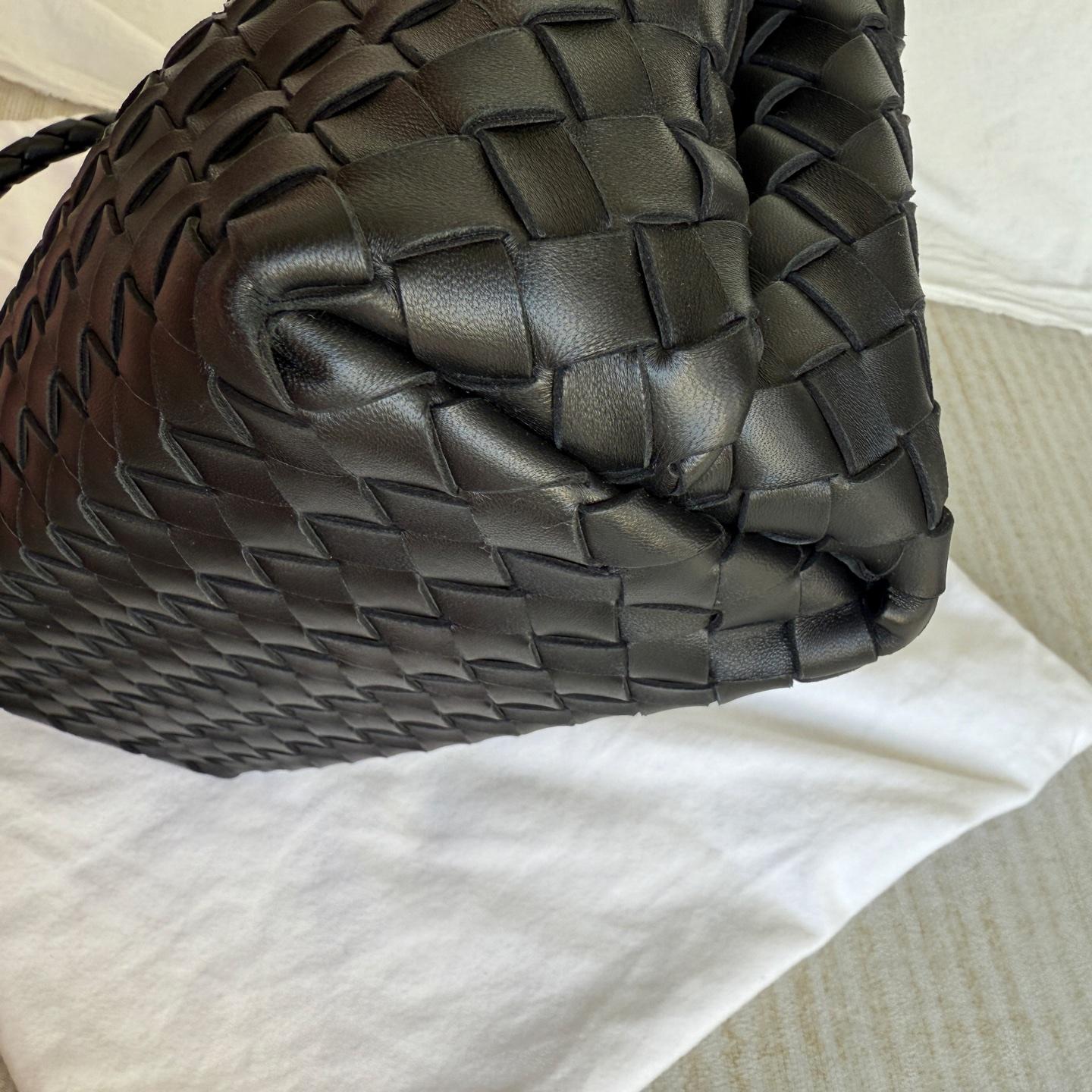 Bottega Veneta Andiamo Medium Schwarz Intrecciato Lederhandtasche im Angebot 2