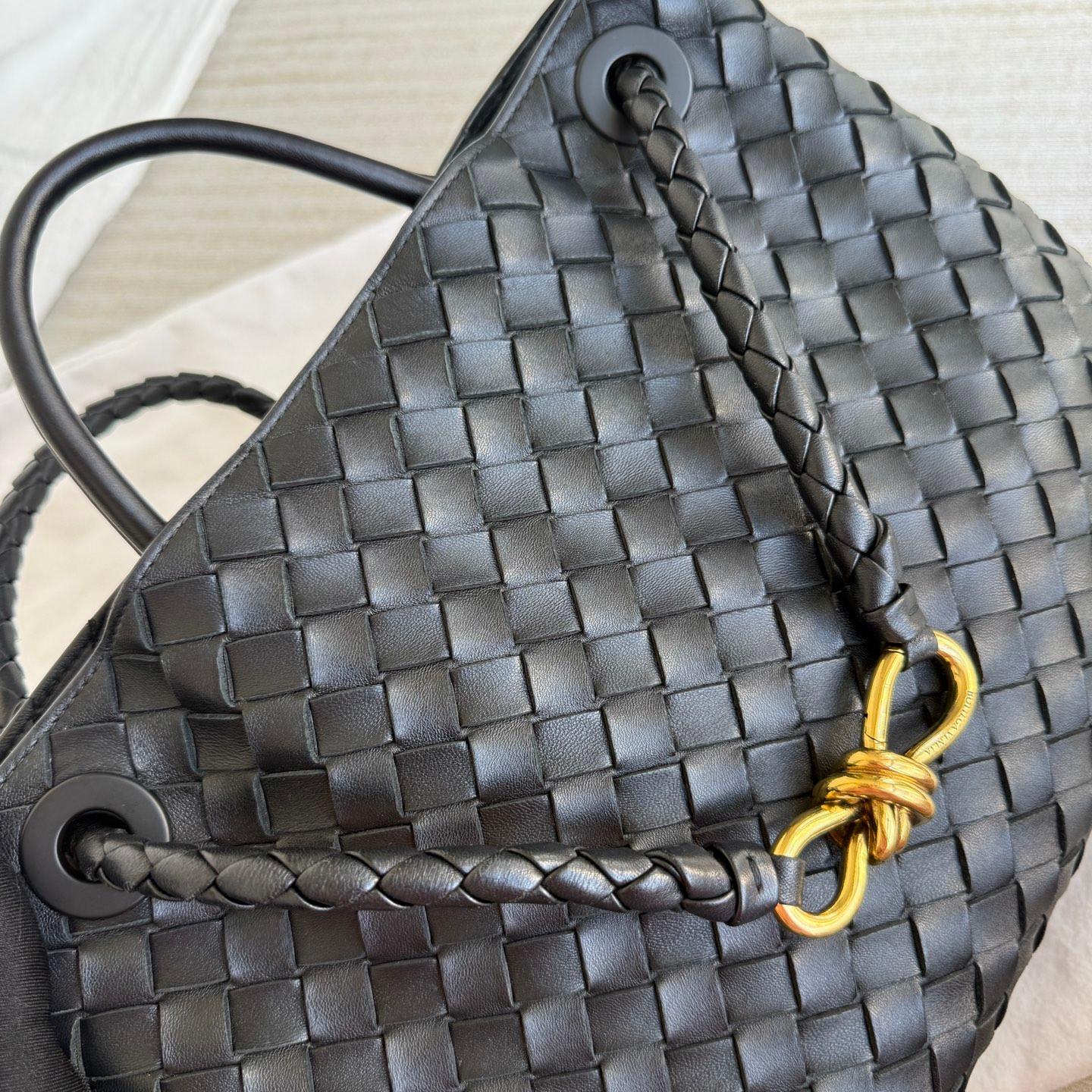 Bottega Veneta Andiamo Medium Schwarz Intrecciato Lederhandtasche im Angebot 4
