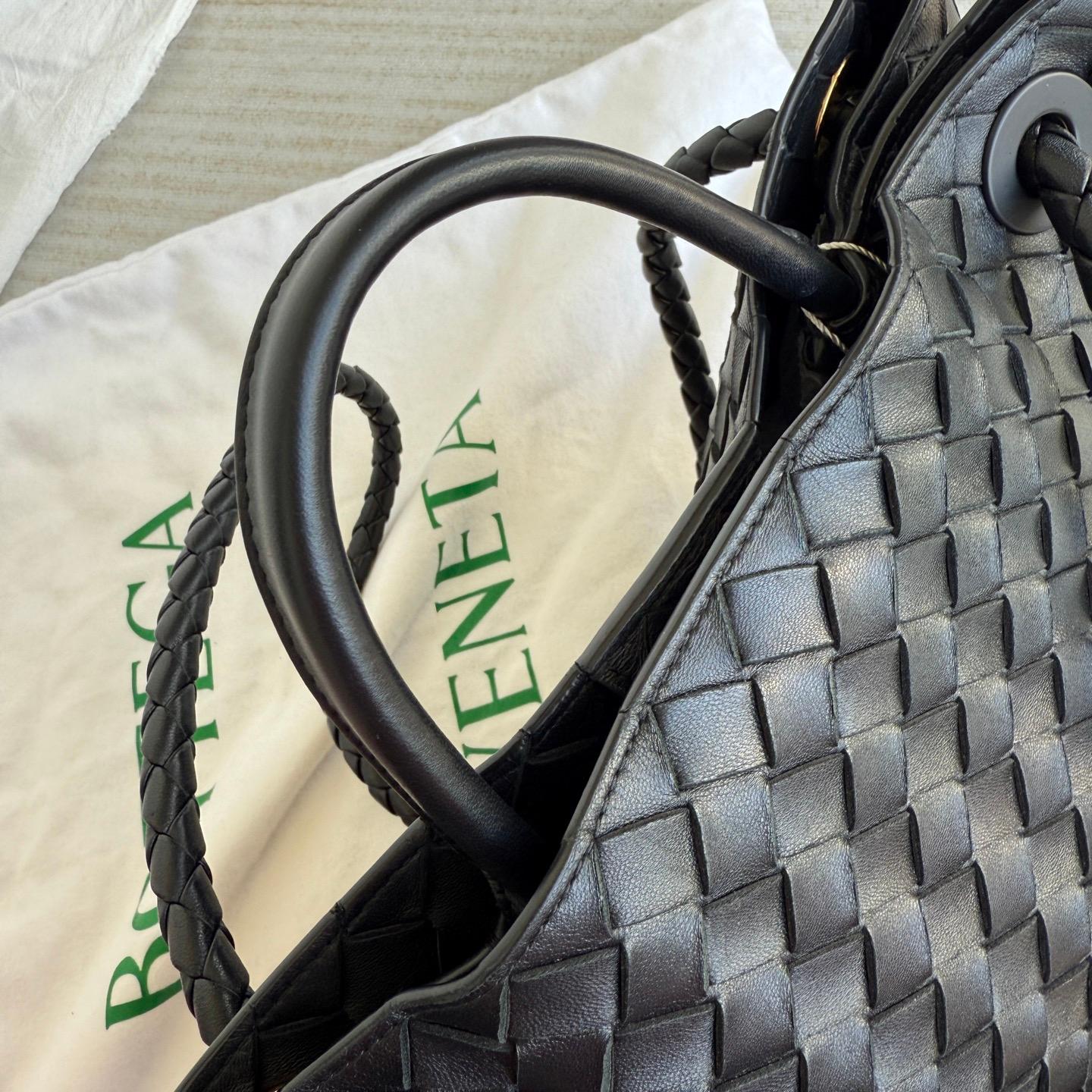 Bottega Veneta Andiamo Medium Schwarz Intrecciato Lederhandtasche im Angebot 5