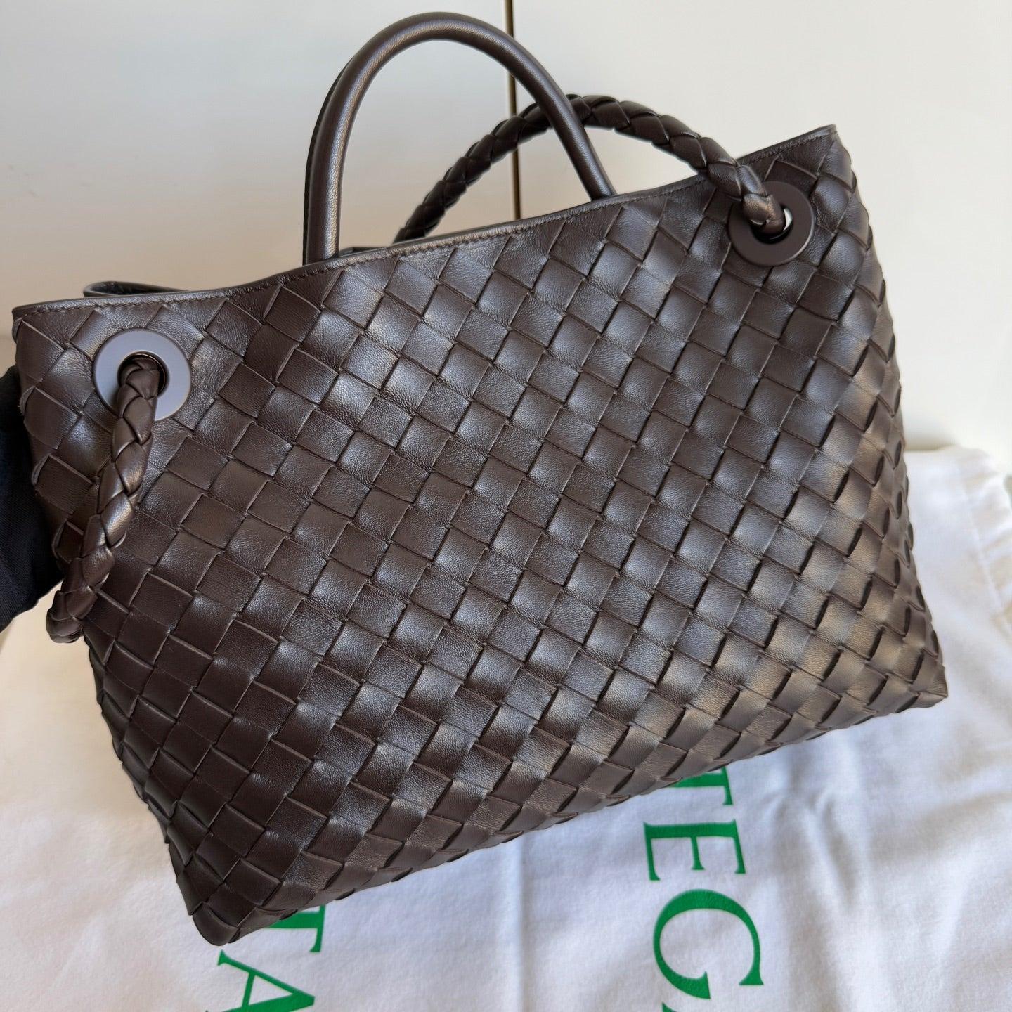 Bottega Veneta Andiamo Medium Fondant Marrone Cioccolato Scuro In condizioni ottime in vendita a AUBERVILLIERS, FR