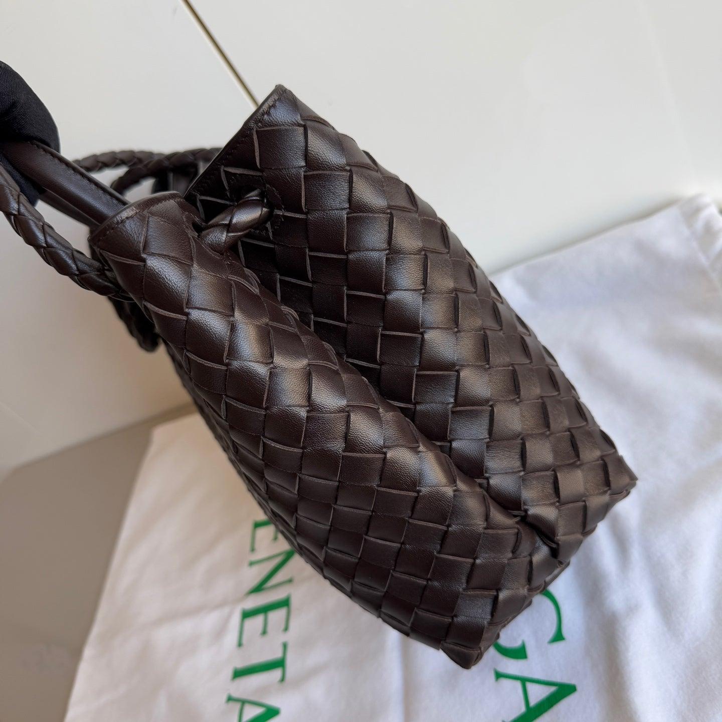 Bottega Veneta Andiamo Medium Fondant Marrone Cioccolato Scuro in vendita 1