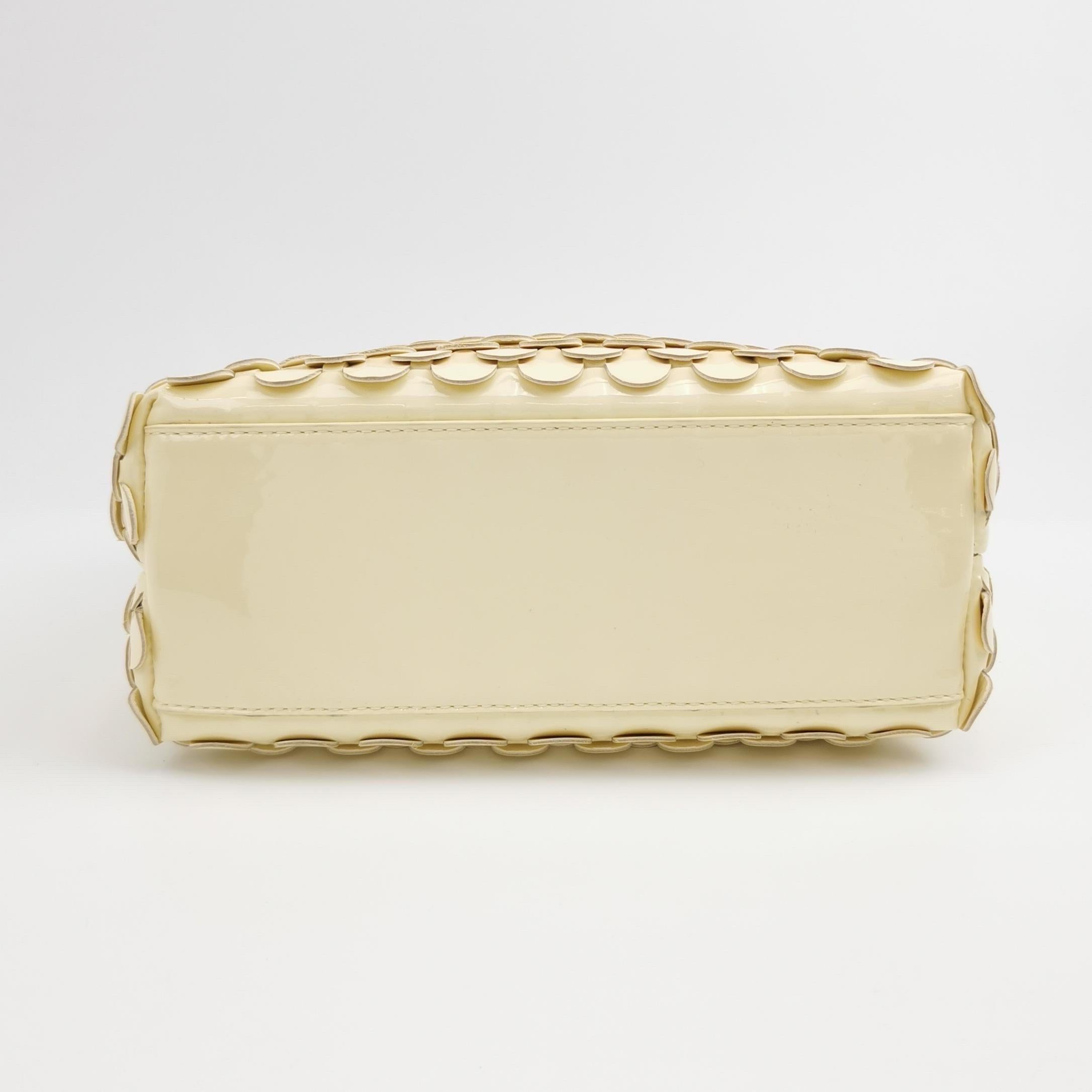 Bottega Veneta - Andiamo - Petit sac à main en cuir verni jaune écailles de poisson en vente 10