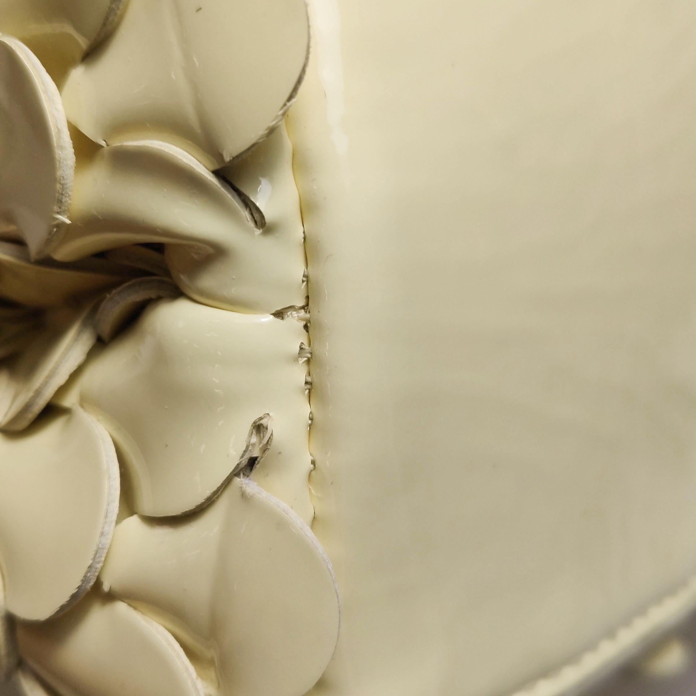 Bottega Veneta - Andiamo - Petit sac à main en cuir verni jaune écailles de poisson en vente 12