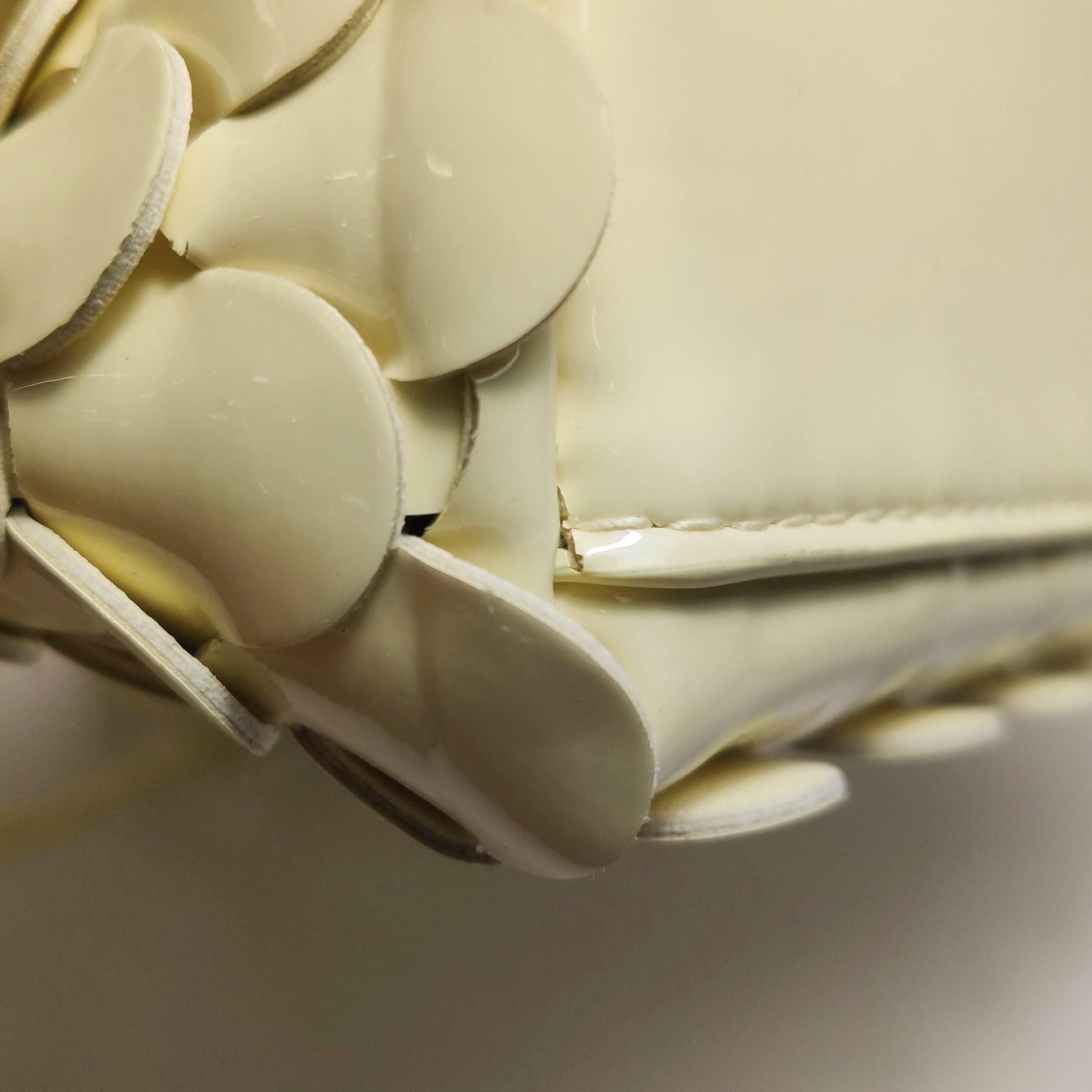 Bottega Veneta - Andiamo - Petit sac à main en cuir verni jaune écailles de poisson en vente 13