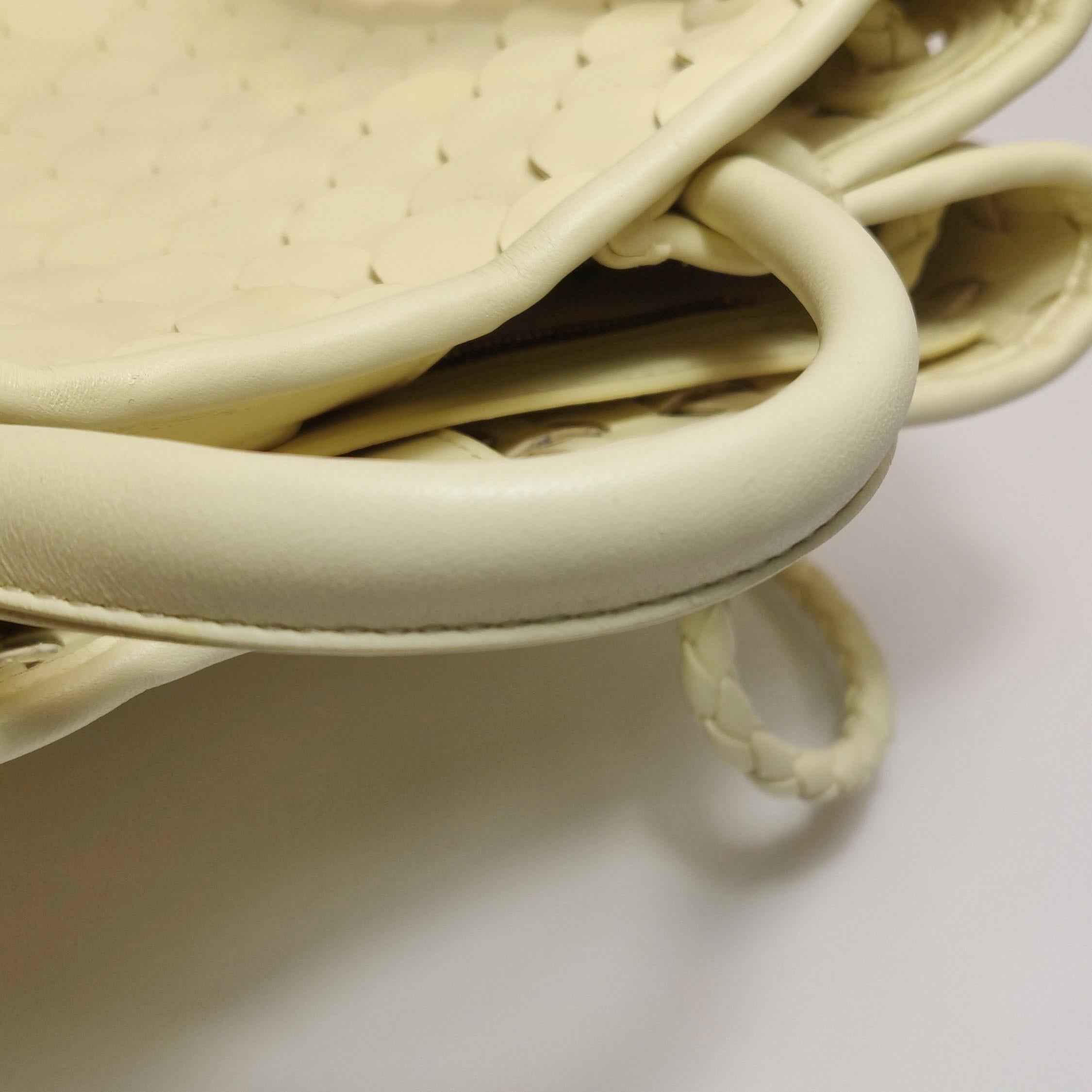 Bottega Veneta - Andiamo - Petit sac à main en cuir verni jaune écailles de poisson en vente 15