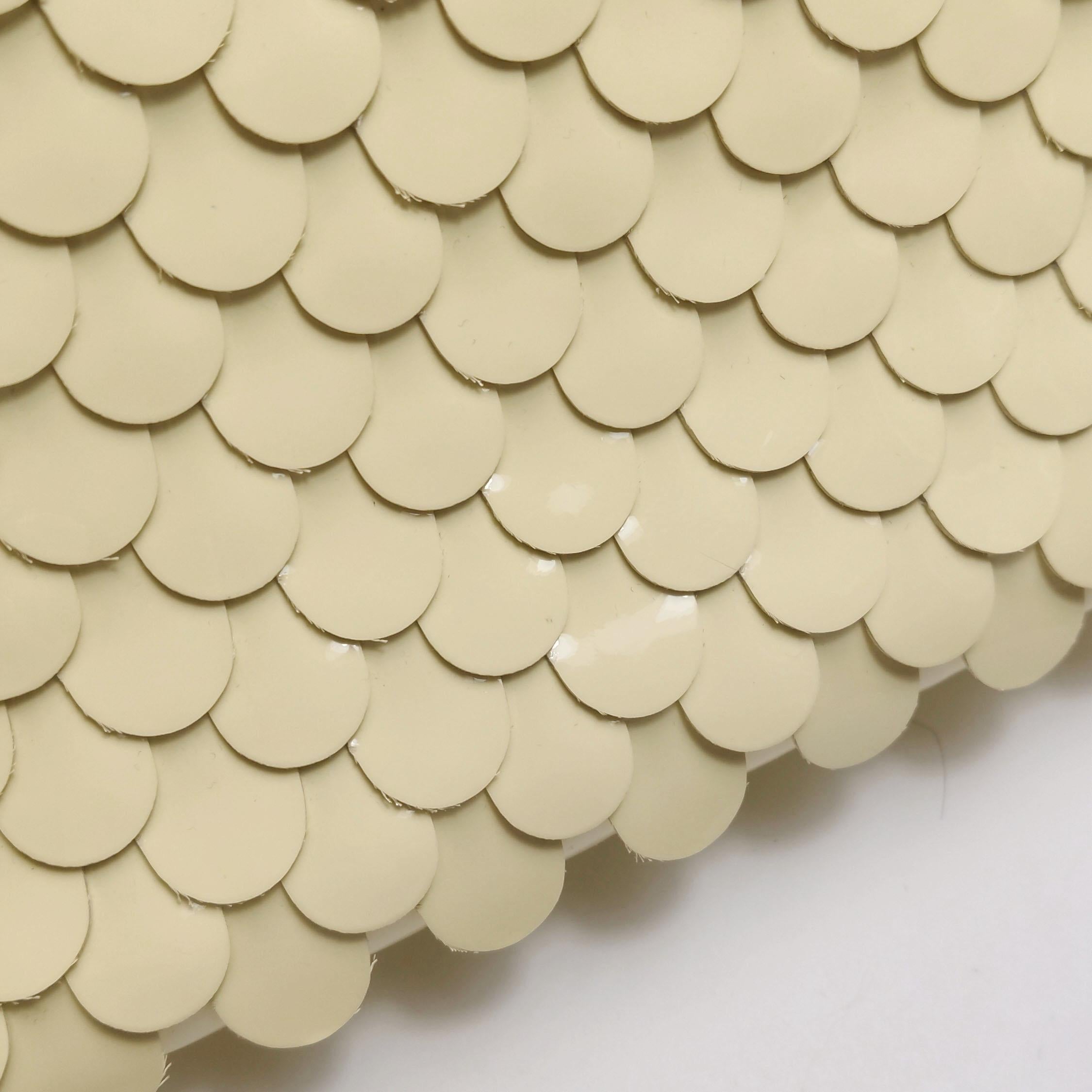 Bottega Veneta - Andiamo - Petit sac à main en cuir verni jaune écailles de poisson Excellent état - En vente à AUBERVILLIERS, FR