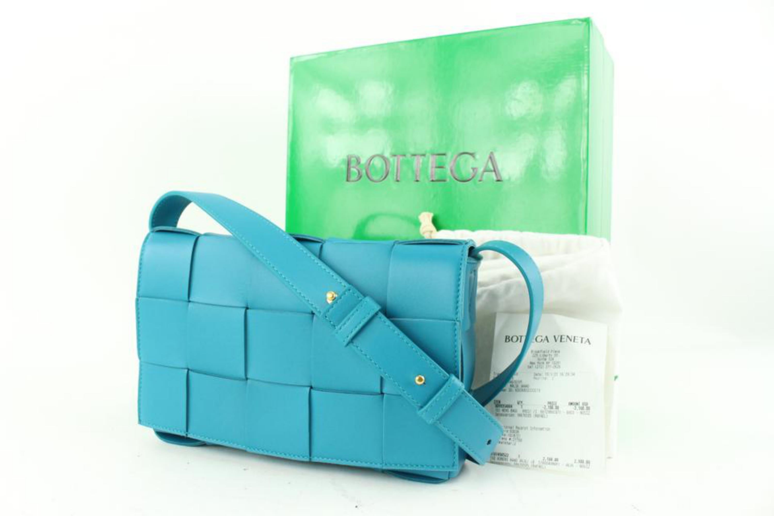 Bottega Veneta Aqua Blue Intrecciato Leather Cassette Maxi Crossbody Clutch 111bot6
Date Code/Serial Number: B09637225J
Made In: Italy
Measurements: Length:  9