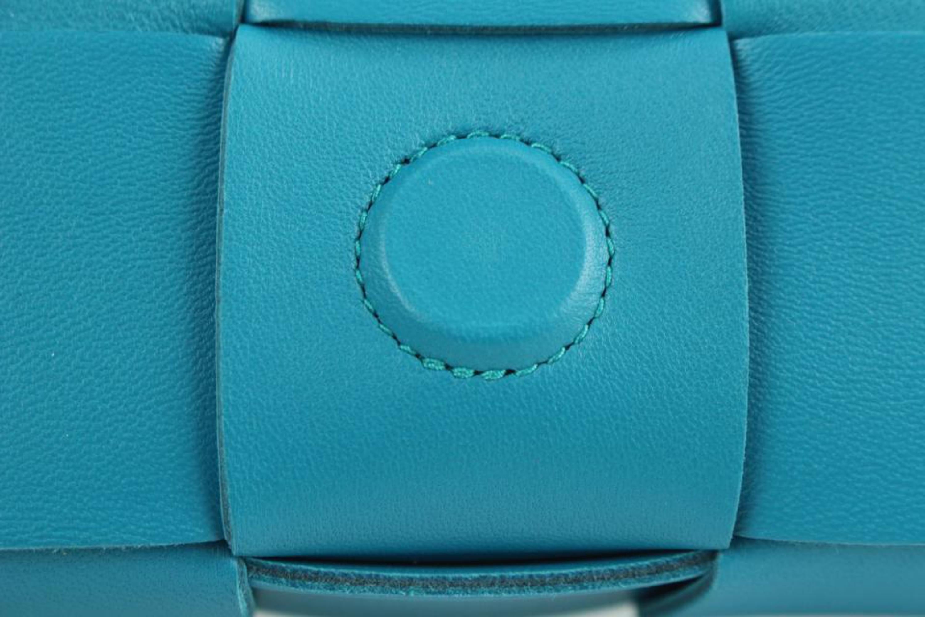Bottega Veneta Aqua Blue Intrecciato Leather Cassette Maxi Crossbody Clutch  For Sale 2