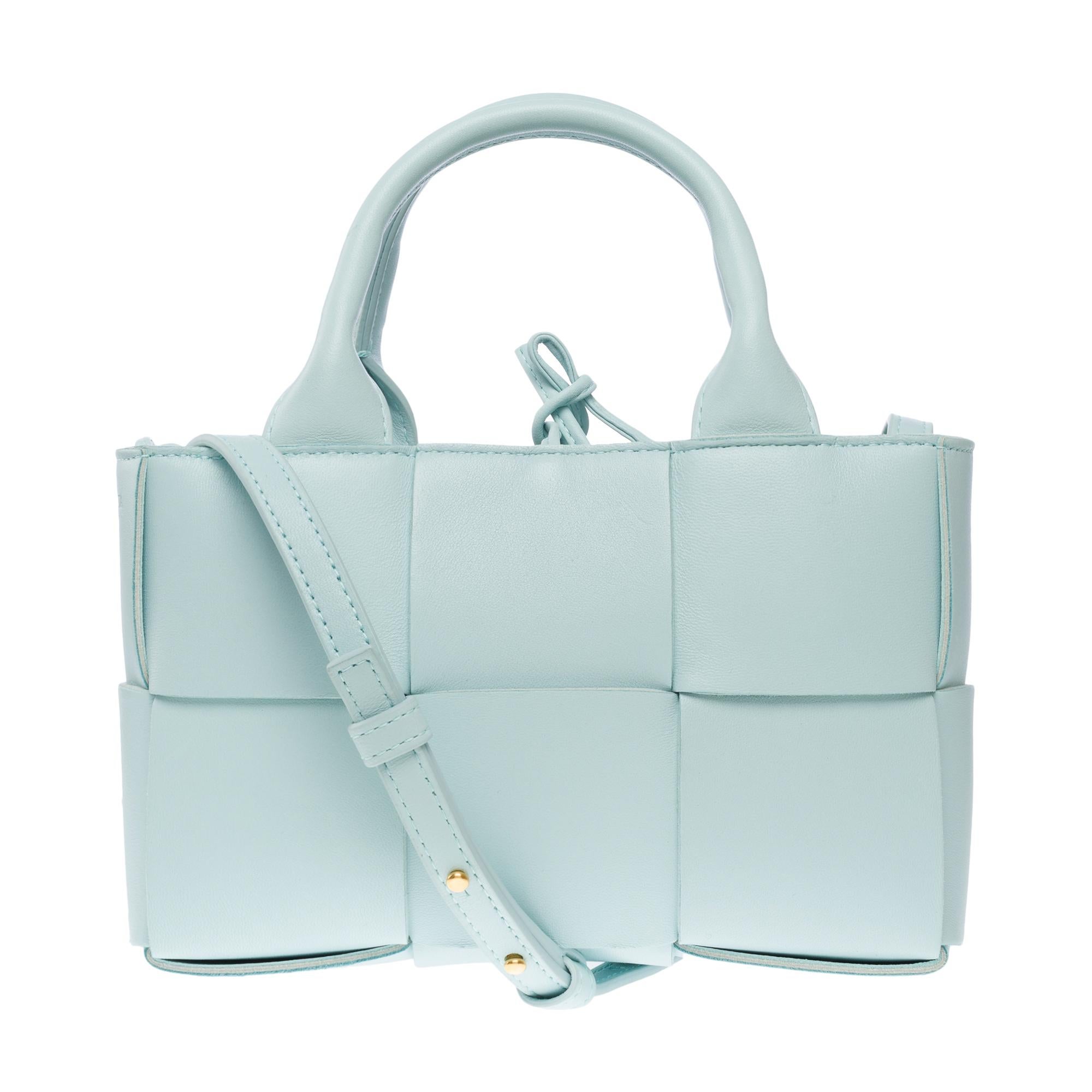 Bottega Veneta Arco 20 handbag strap in blue lambskin , GHW In New Condition For Sale In Paris, IDF