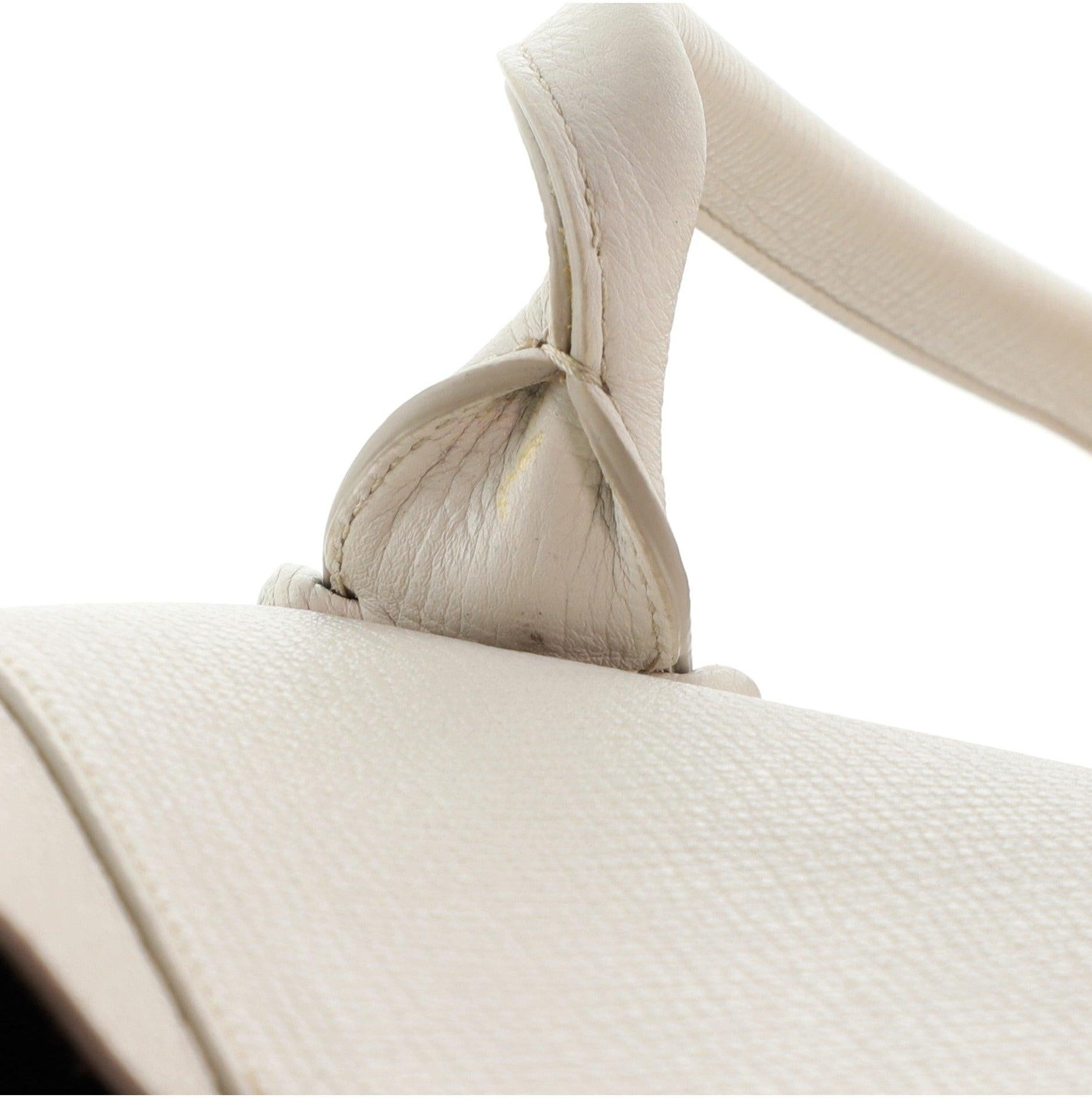 Bottega Veneta Arco Tasche Graues Leder Medium Neutral im Angebot 2