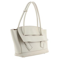 Bottega Veneta Arco Tasche Graues Leder Medium Neutral