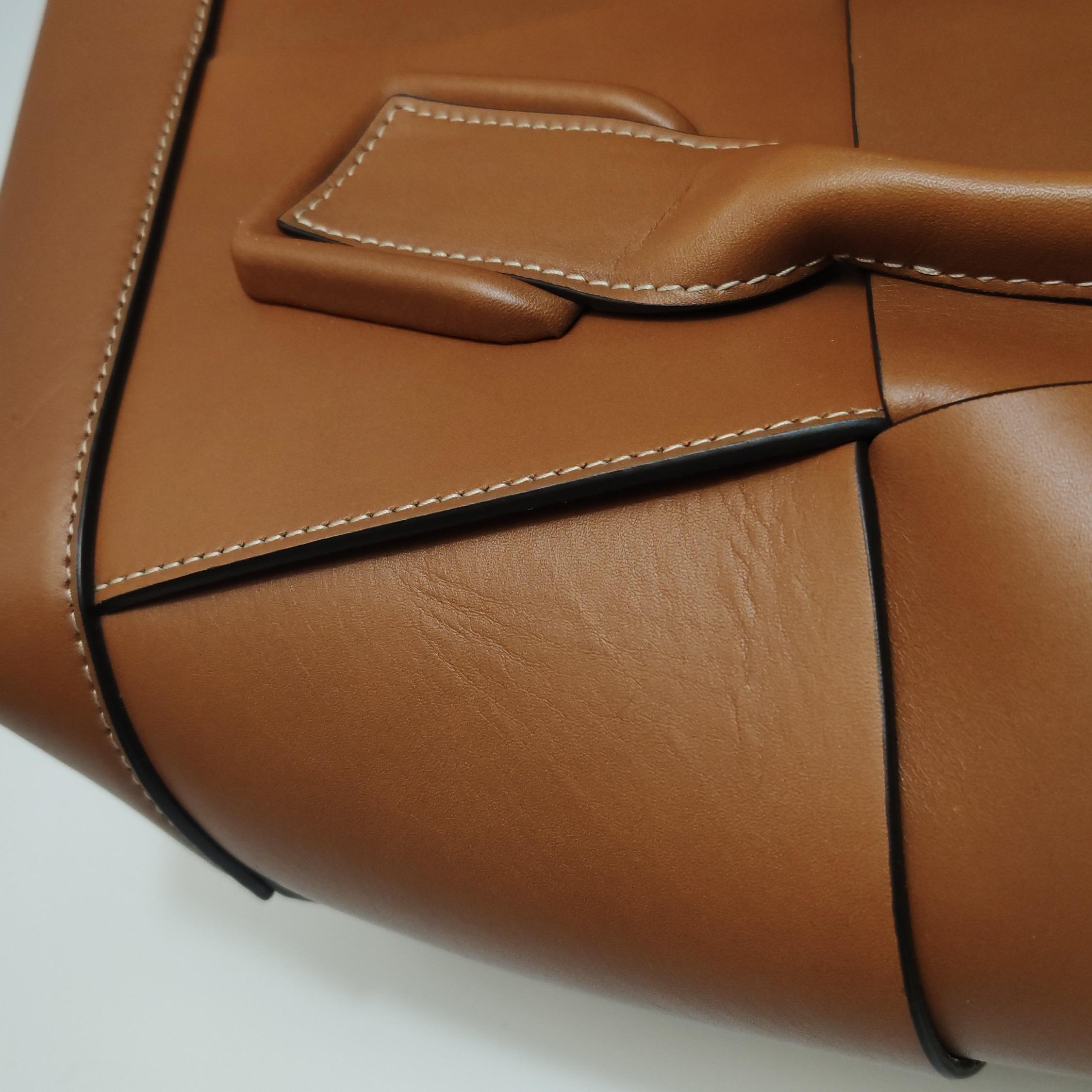Bottega Veneta Arco Tote Bag Medium Tan Brown Leather 33 For Sale 8