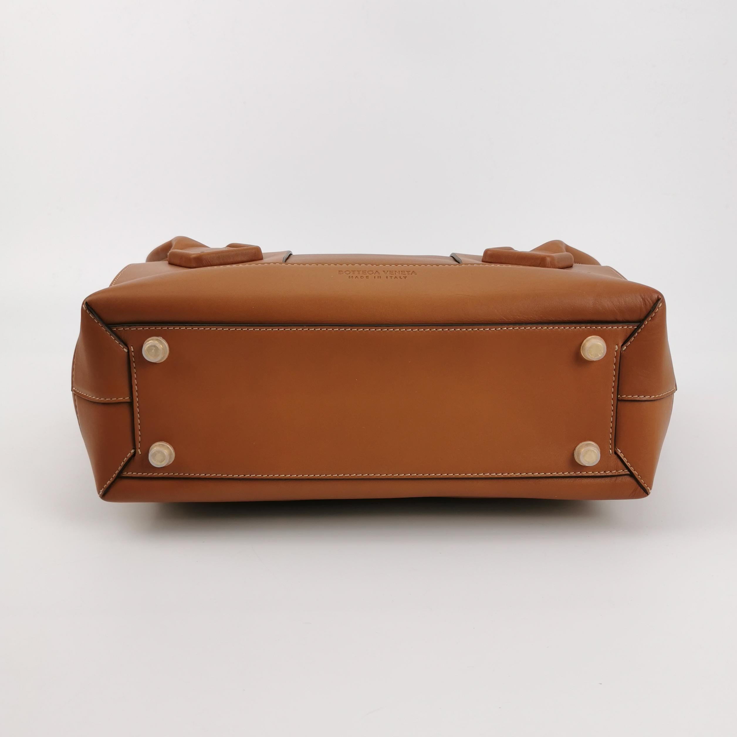 Women's Bottega Veneta Arco Tote Bag Medium Tan Brown Leather 33 For Sale
