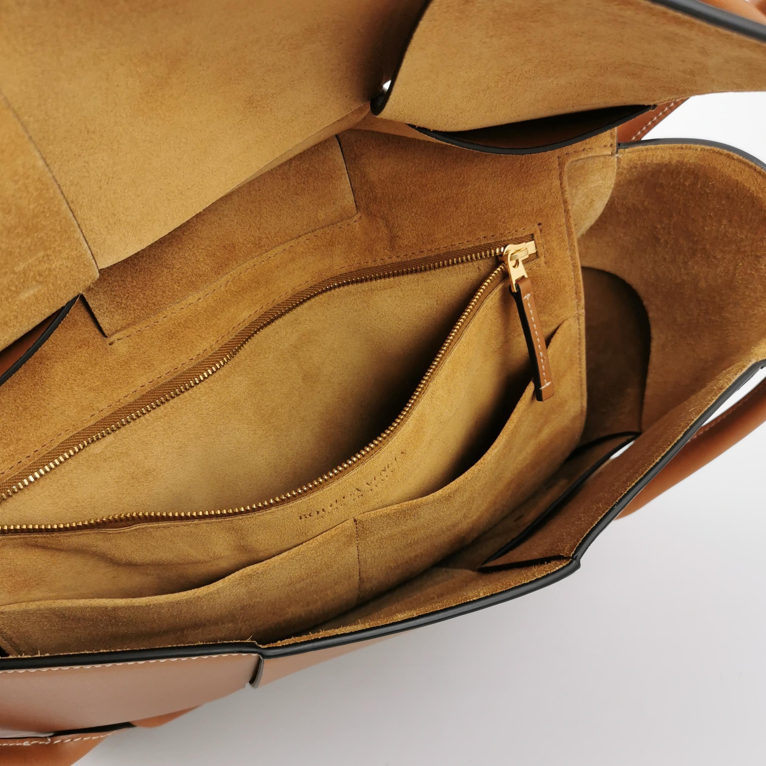 Bottega Veneta Arco Tote Bag Medium Tan Brown Leather 33 For Sale 4