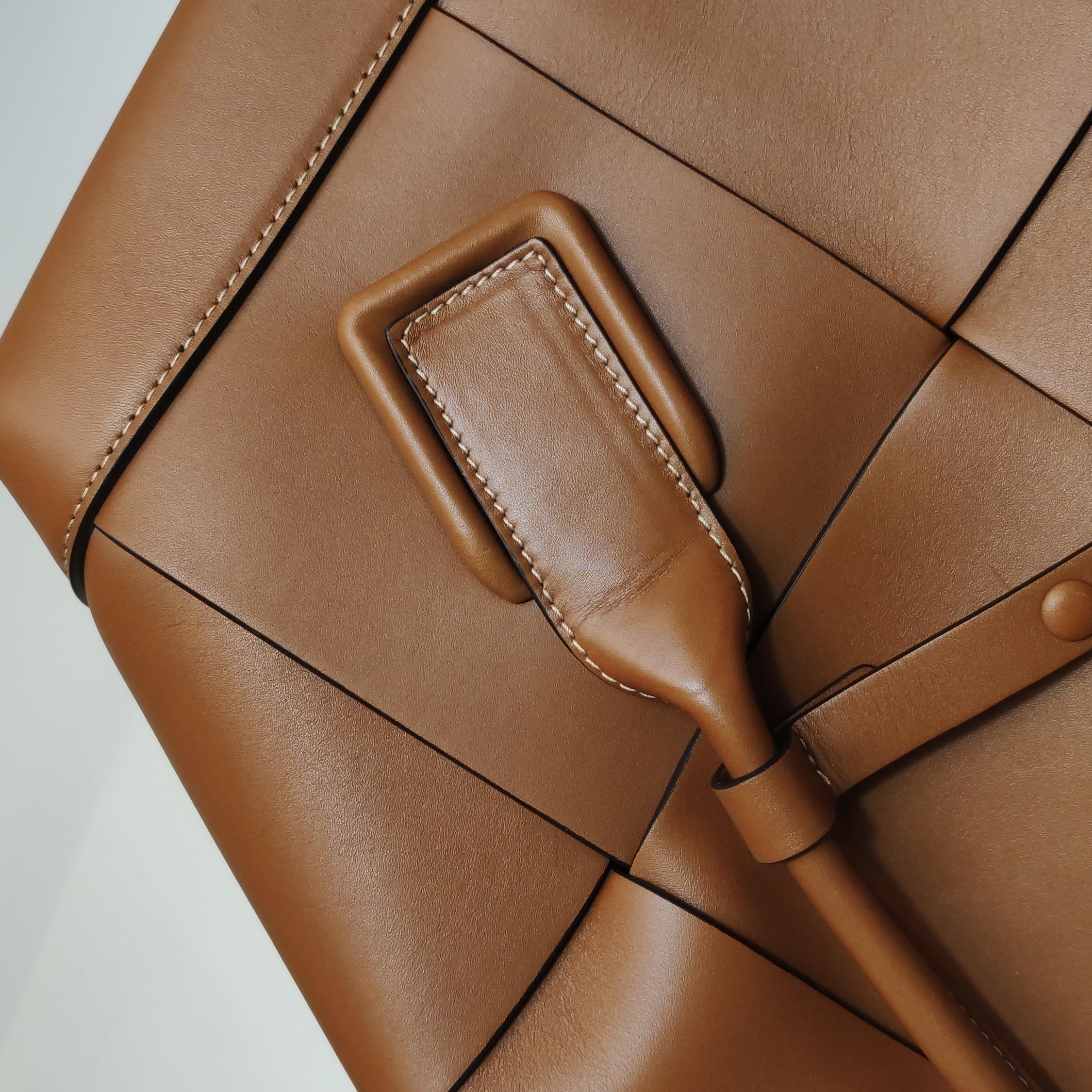 Bottega Veneta Arco Tote Bag Medium Tan Brown Leather 33 For Sale 5