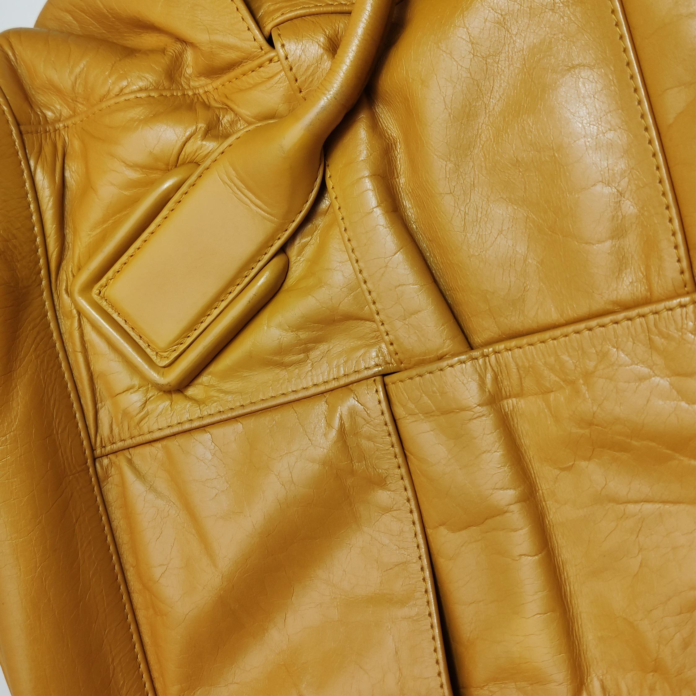 Bottega Veneta Arco Tote Bag Medium Tan Yellow Shiny Calfskin Leather 33cm For Sale 11