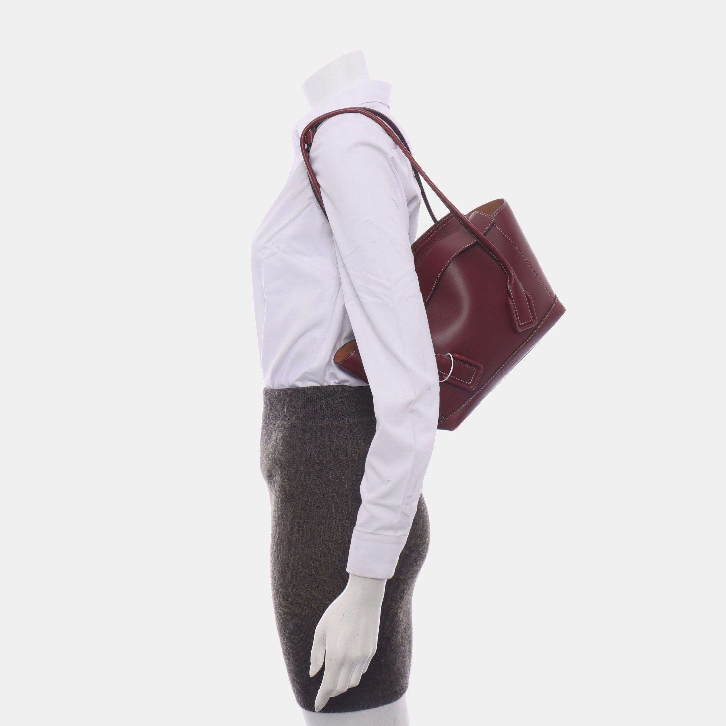 Bottega Veneta Arco Tote Bag Small Burgundy Leather 23cm In Good Condition In AUBERVILLIERS, FR