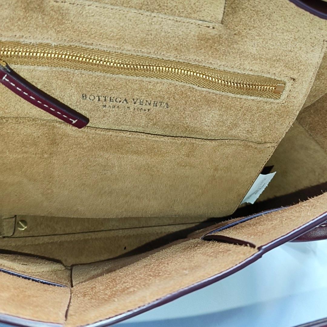 Bottega Veneta Arco Tote Bag Small Burgundy Leather 33cm 10