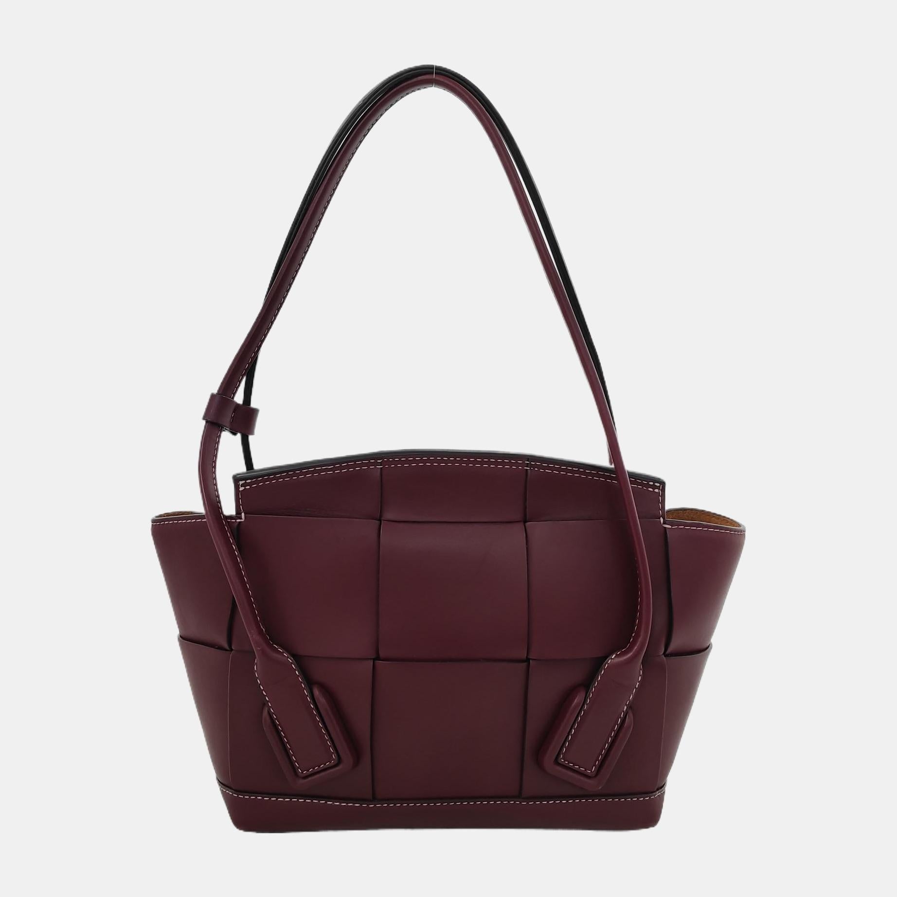 Bottega Veneta Arco Tote Bag Small Burgundy Leather 33cm In Good Condition In AUBERVILLIERS, FR