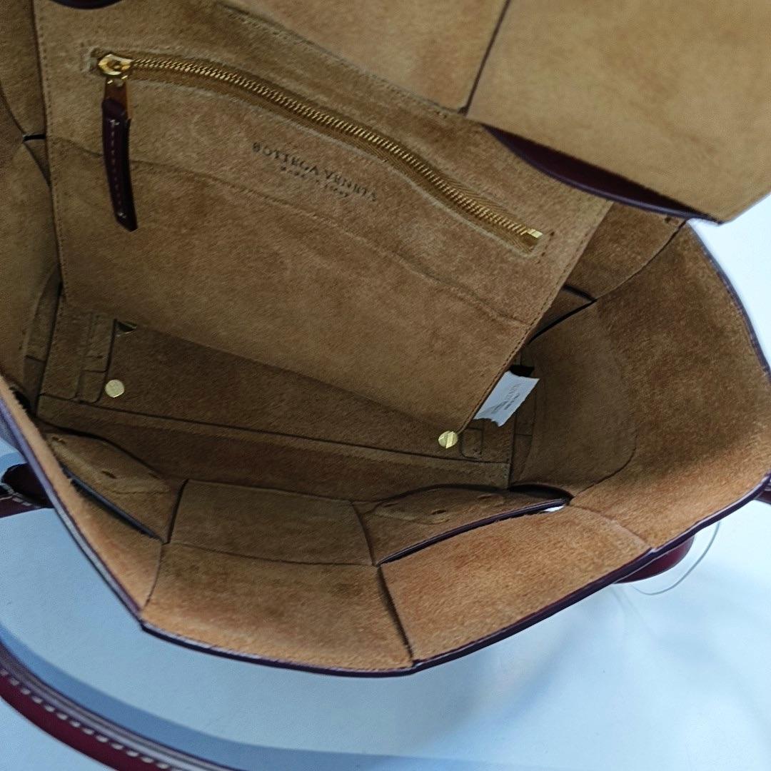 Bottega Veneta Arco Tote Bag Small Burgundy Leather 33cm 1