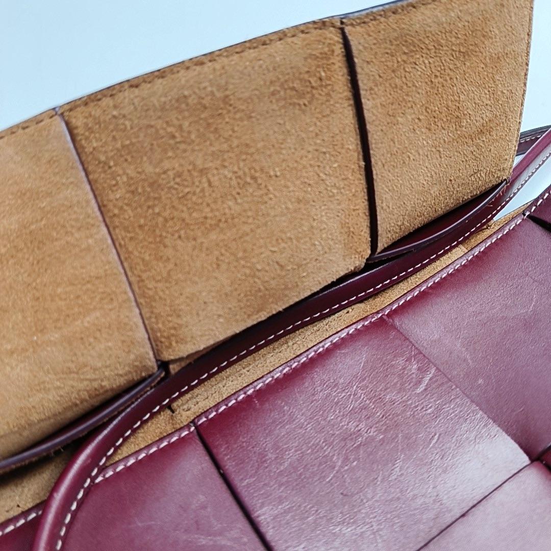Bottega Veneta Arco Tote Bag Small Burgundy Leather 33cm 2