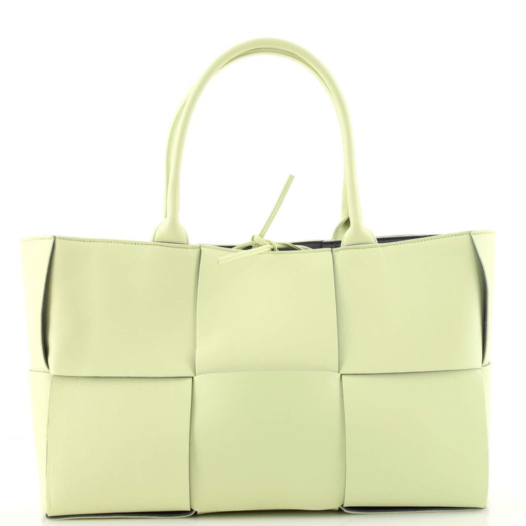 ARCO TOTE 36 IN MANTIS GREEN CALFSKIN